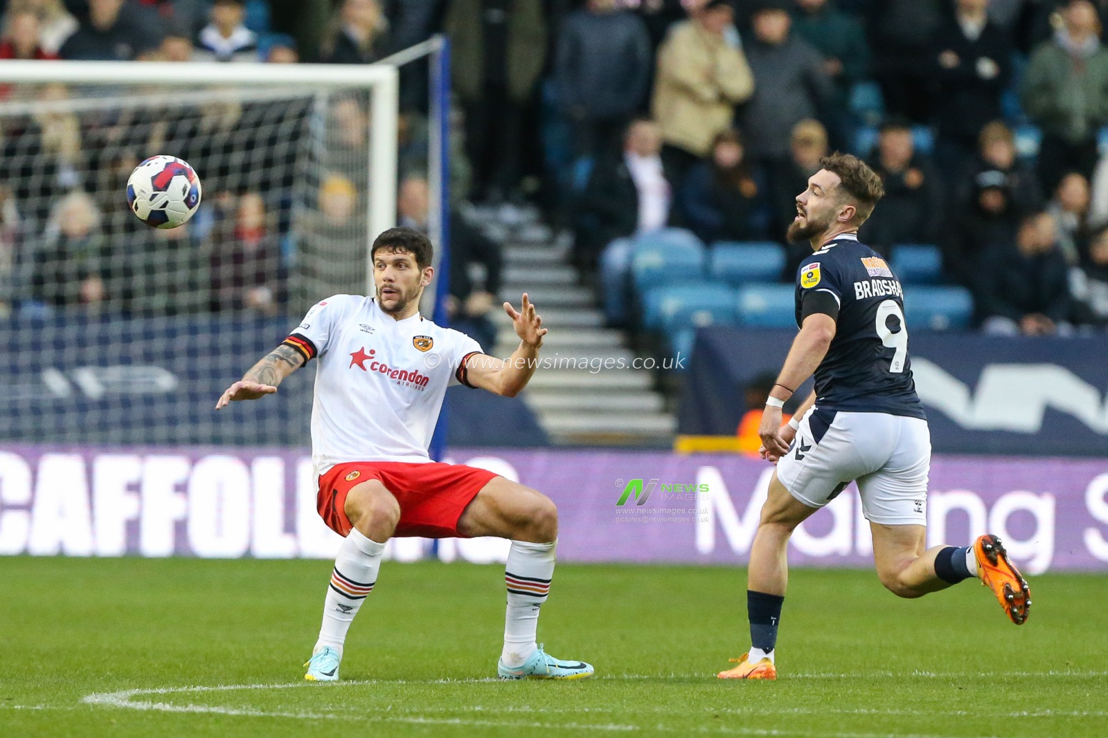Tobias Figueiredo #6 of Hull City heads the ball during the Sky Bet Championship match Millwall vs Hull City at The Den, London, United Kingdom, 5th November 2022

(Photo by Arron Gent/News Images)