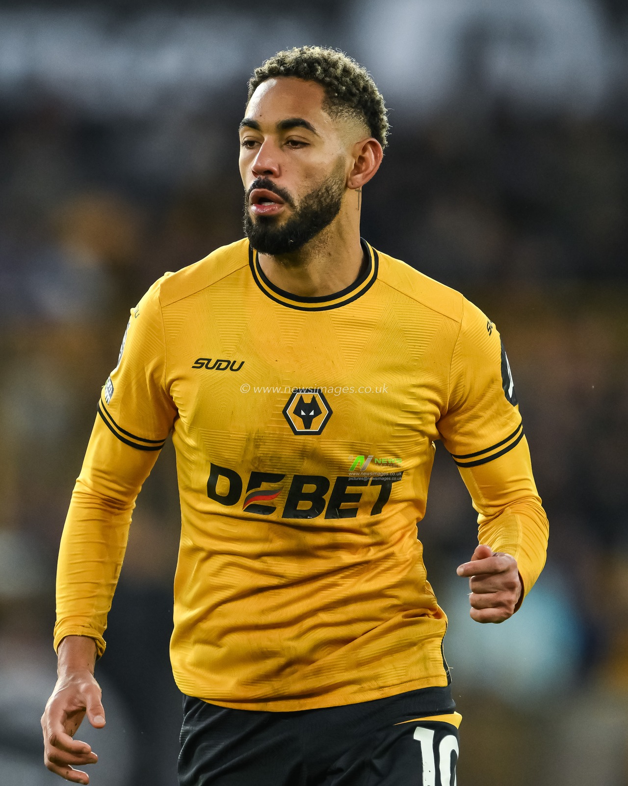 Matheus Cunha of Wolverhampton Wanderers in action during the Premier League match Wolverhampton Wanderers vs Arsenal at Molineux, Wolverhampton, United Kingdom, 25th January 2025

(Photo by Craig Thomas/News Images)