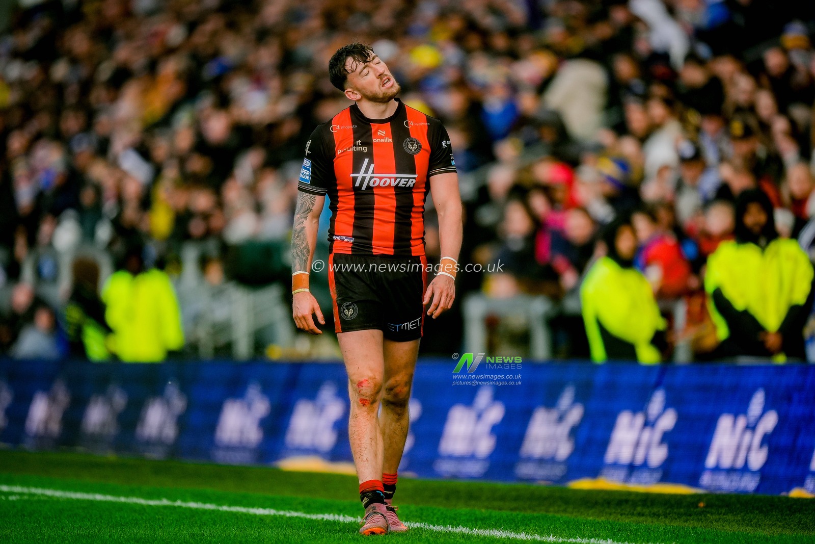 Matty Ashton of Warrington Wolves during the Betfred Super League round 1 match Leeds Rhinos vs Warrington Wolves at AMT Headingley Stadium, Leeds, United Kingdom on 29 March 2026

(Photo by Maynard Manyowa/News Images)