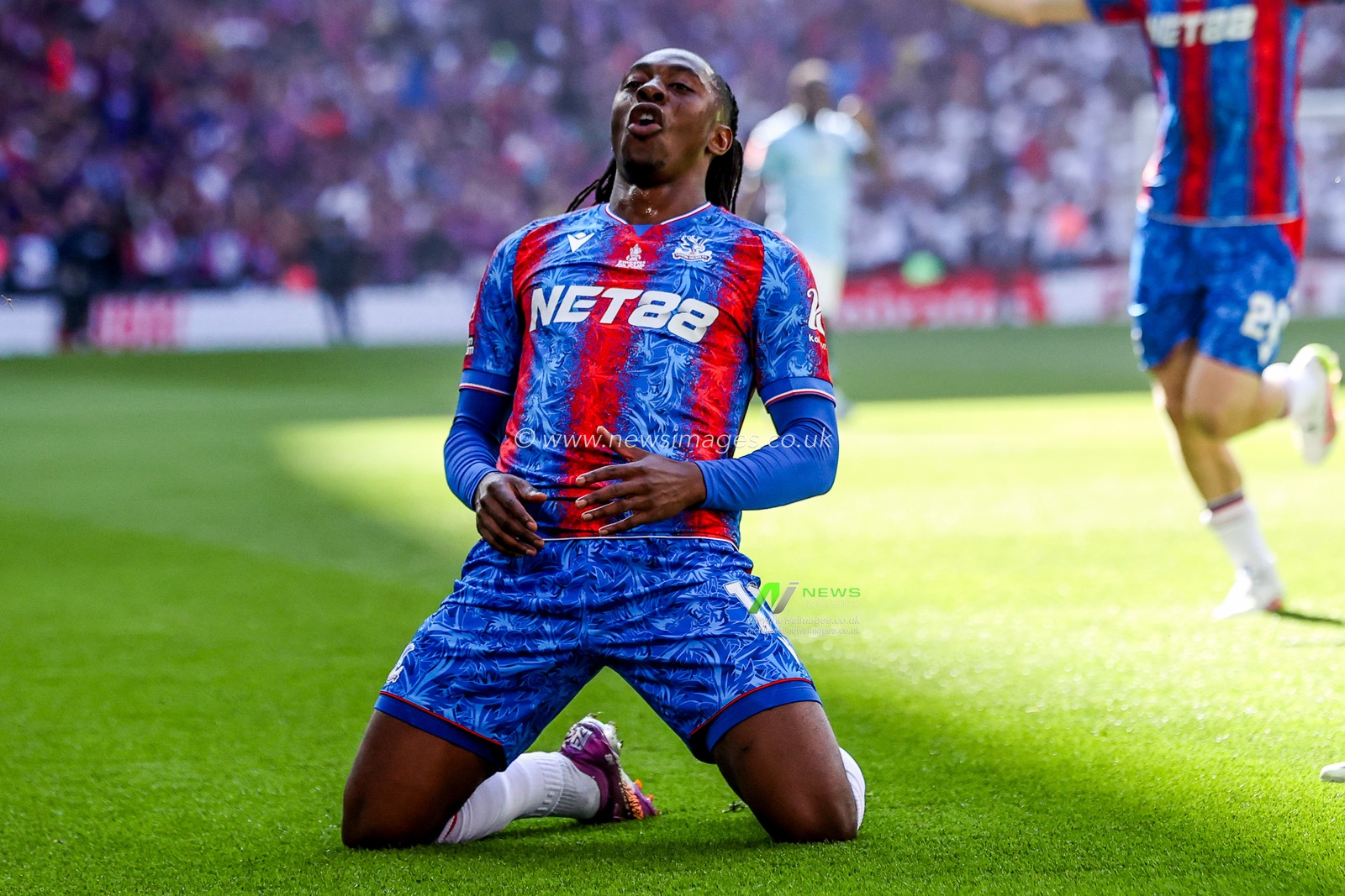 Eberechi Eze of Crystal Palace celebrates his goal to make it 1-0 during the Emirates FA Cup Final match Crystal Palace vs Manchester City at Wembley Stadium, London, United Kingdom, 17th May 2025

(Photo by Alfie Cosgrove/News Images)