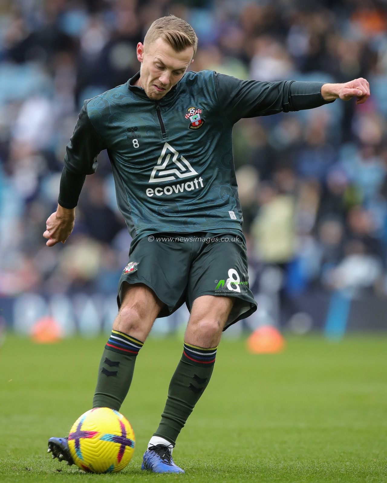James Ward-Prowse #8 of Southampton during the pre match warm up ahead of the Premier League match Leeds United vs Southampton at Elland Road, Leeds, United Kingdom, 25th February 2023

(Photo by James Heaton/News Images)