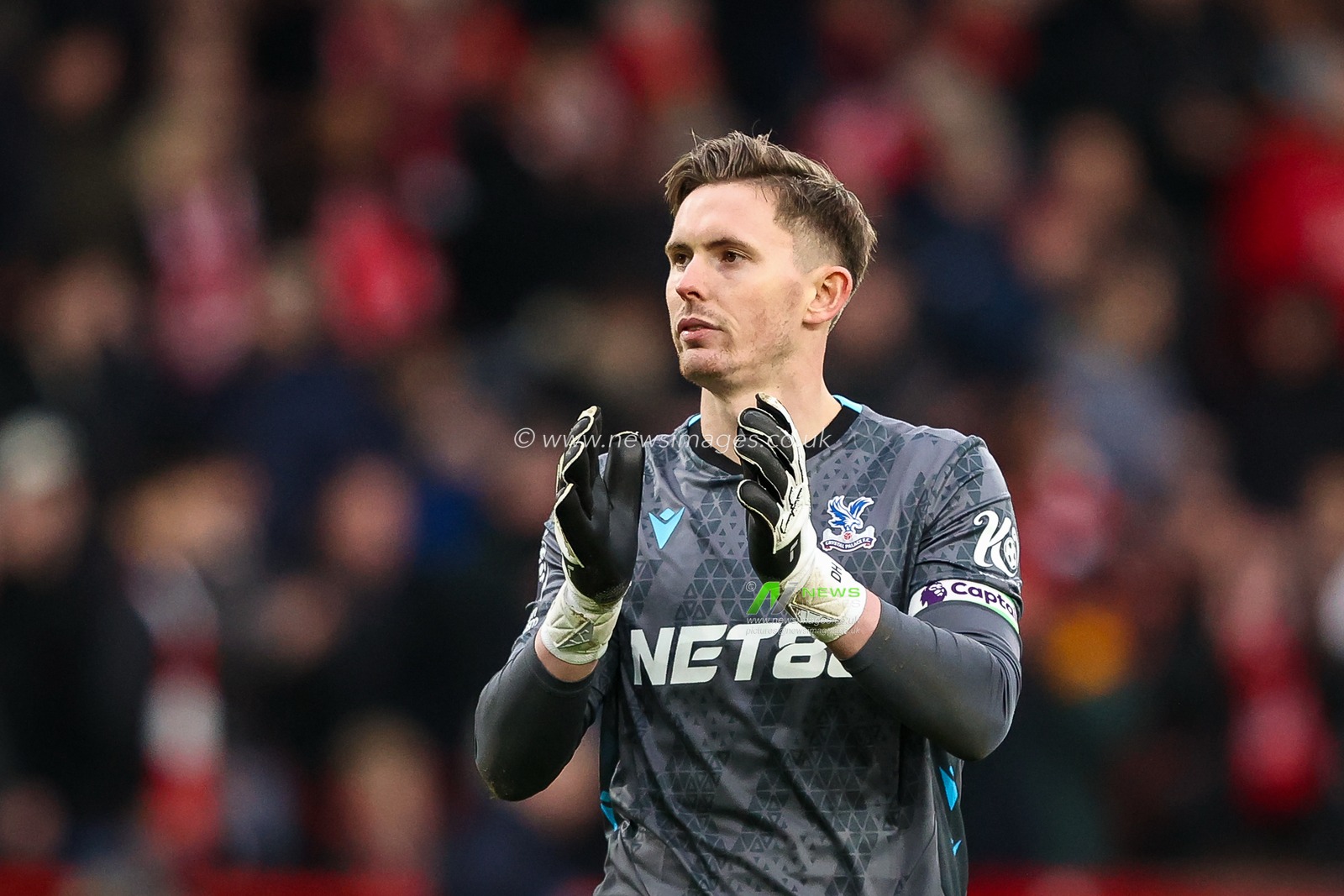Crystal Palace goalkeeper Dean Henderson applauds the fans after the final whistle  during the Premier League match Nottingham Forest vs Crystal Palace at City Ground, Nottingham, United Kingdom, 1st February 2026

(Photo by Alfie Cosgrove/News Images)