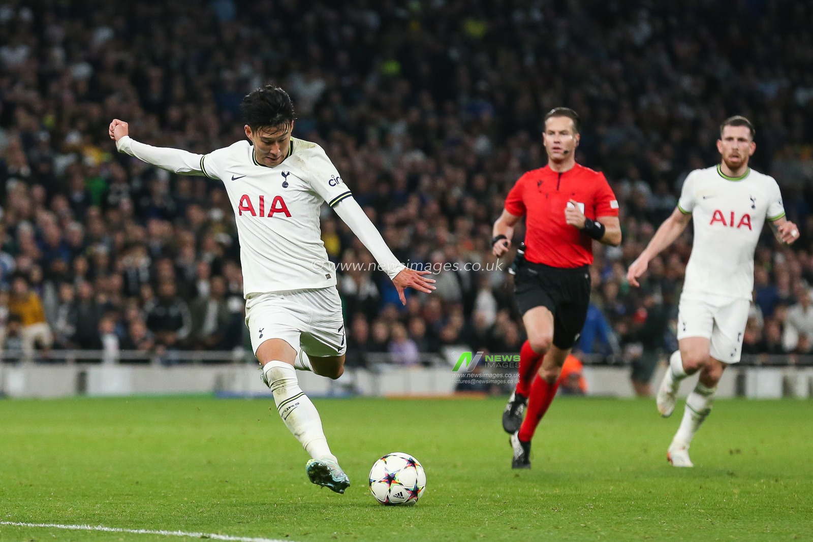 Son Heung-Min #7 of Tottenham Hotspur shoots on goal during the UEFA Champions League match Tottenham Hotspur vs Sporting Lisbon at Tottenham Hotspur Stadium, London, United Kingdom, 26th October 2022

(Photo by Arron Gent/News Images)