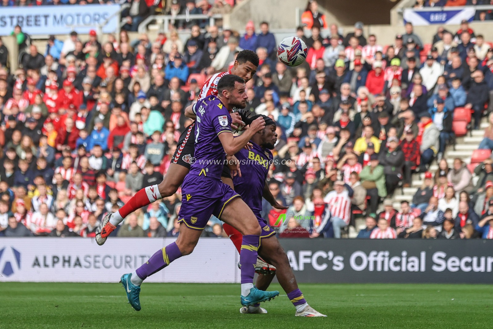 Jobe Bellingham of Sunderland scores to make it 1-0 during the Sky Bet Championship match Sunderland vs Oxford United at Stadium Of Light, Sunderland, United Kingdom, 26th October 2024

(Photo by Alfie Cosgrove/News Images)