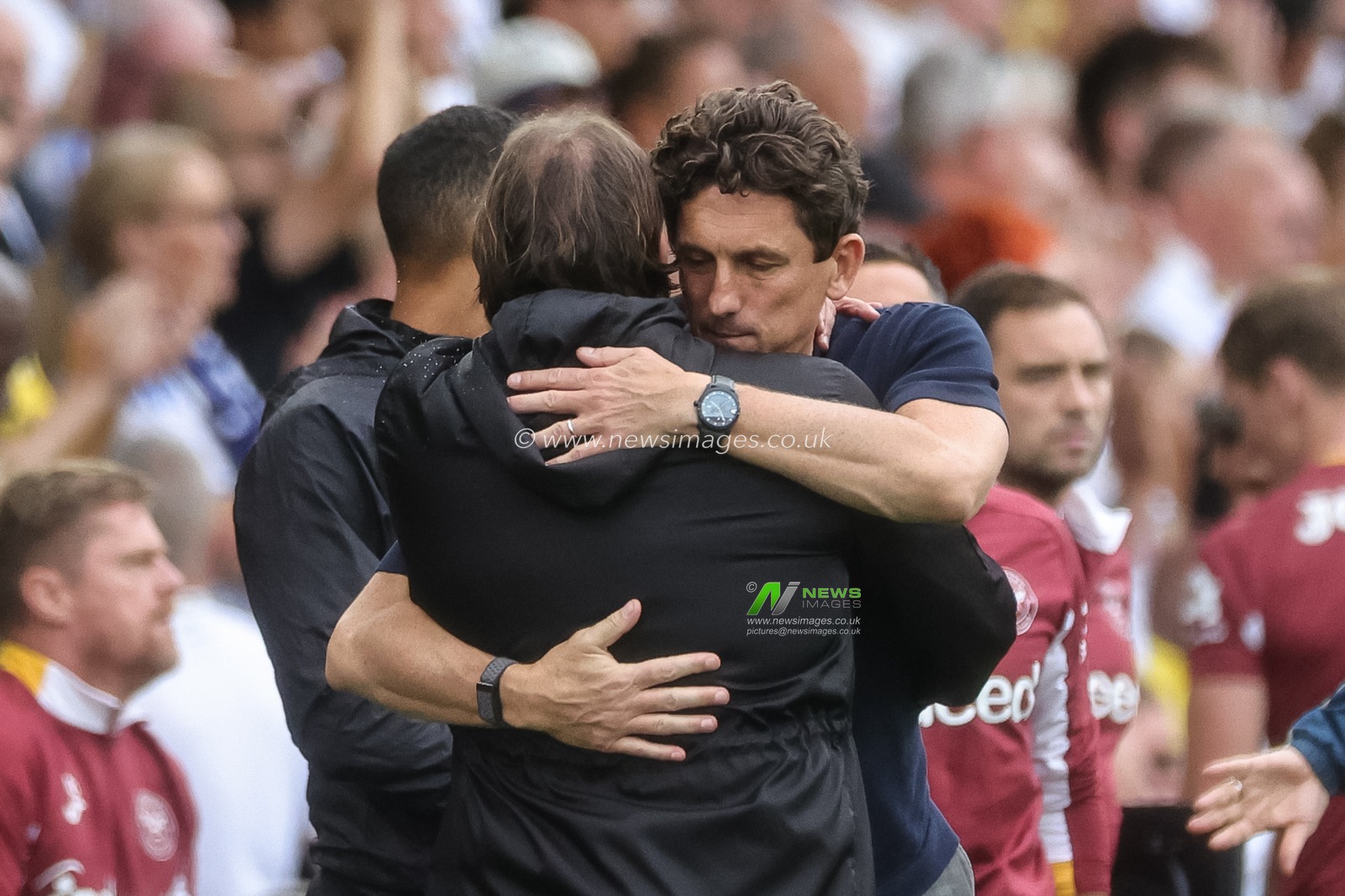 Daniel Farke manager of Leeds United embraces Keith Andrews manager of Brentford at full time during the Premier League match Leeds United vs Brentford at Elland Road, Leeds, United Kingdom on 30 August 2026

(Photo by Mark Cosgrove/News Images)