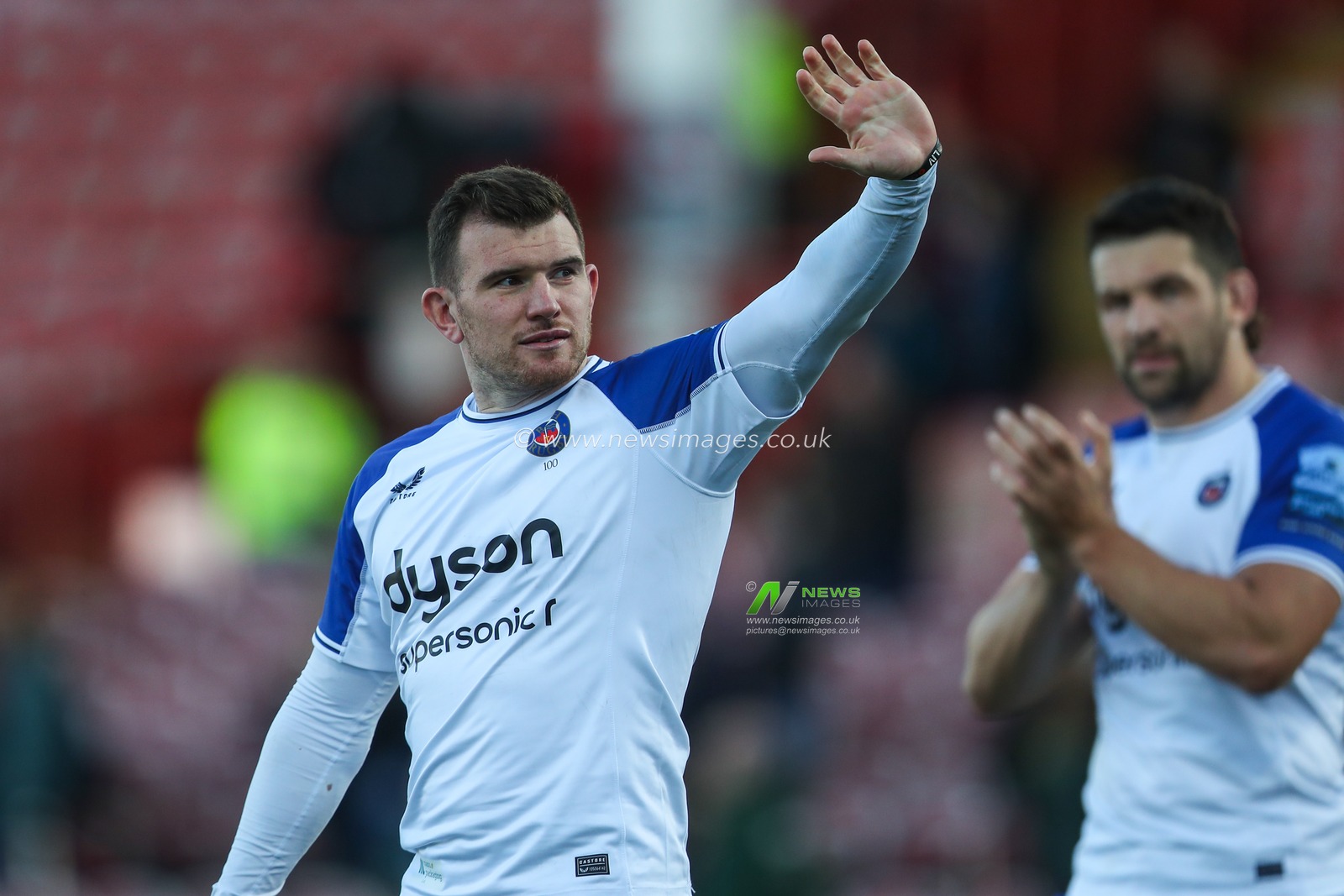Ben Spencer of Bath waves to the fans during the Gallagher Premiership match Gloucester Rugby vs Bath Rugby at Kingsholm Stadium , Gloucester, United Kingdom, 12th October 2024

(Photo by Gareth Evans/News Images)