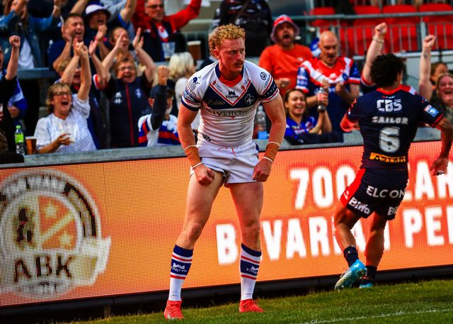 Lachlan Walmsley of Wakefield Trinity celebrates his try during the Betfred Super League round 21 match Wakefield Trinity vs St Helens at DIY Kitchens Stadium, Wakefield, United Kingdom, 8th August 2025

(Photo by Richard Bierton/News Images)