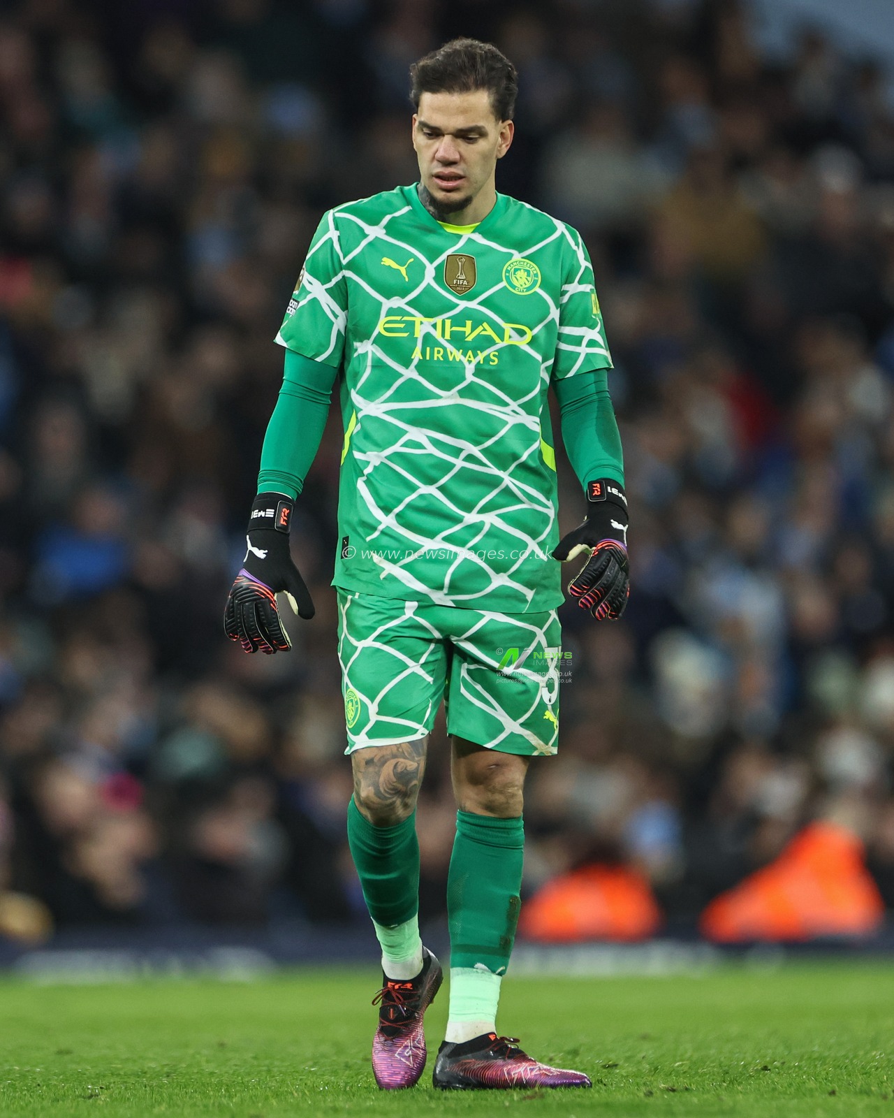 Ederson of Manchester City during the Premier League match Manchester City vs Chelsea at Etihad Stadium, Manchester, United Kingdom, 25th January 2025

(Photo by Mark Cosgrove/News Images)
