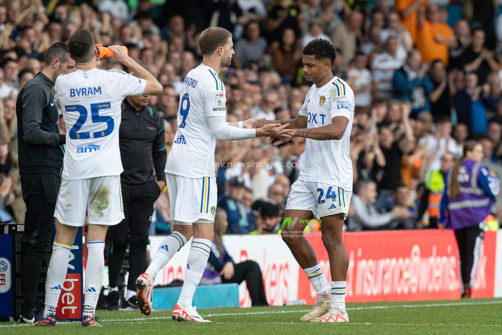 Patrick Bamford #9 of Leeds United comes on for Georgina Rutter #24 of Leeds United during the Sky Bet Championship match Leeds United vs Bristol City at Elland Road, Leeds, United Kingdom, 7th October 2023

(Photo by James Heaton/News Images)