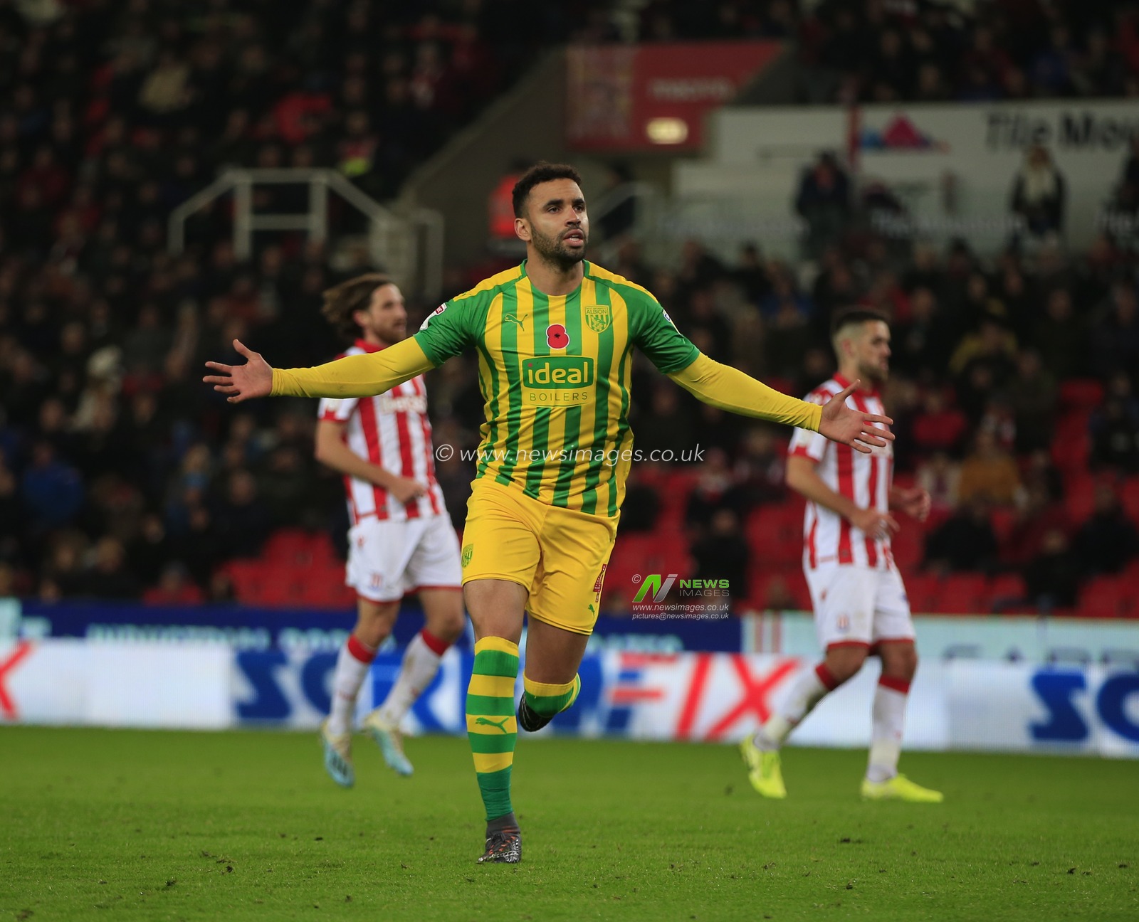 4th November 2019, Bet365 Stadium, Stoke-on-Trent, England; Sky Bet Championship, Stoke City v West Bromwich Albion : Hal Robson-Kanu (4) of West Bromwich Albion celebrates scoring a penalty in the 69th minute, 0-2 to West Bromwich Albion

Credit: Conor Molloy/News Images