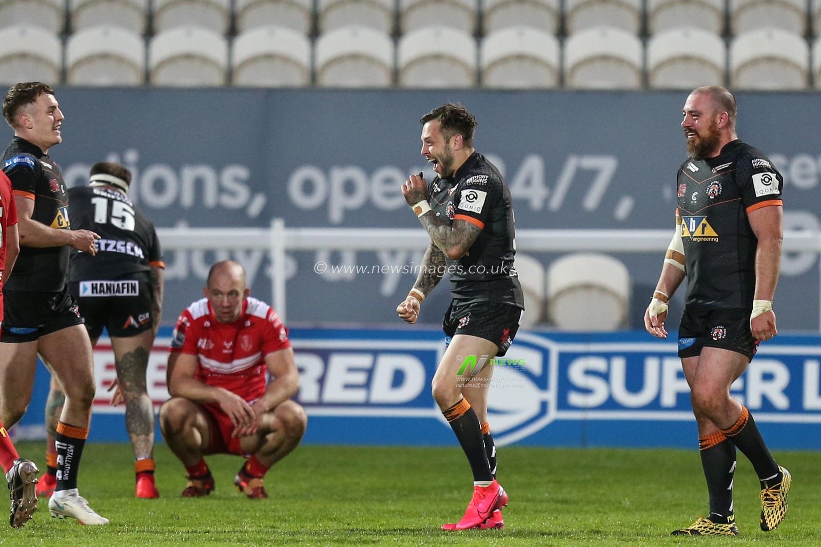 Gareth O'Brien (31) of Castleford Tigers celebrates his winning drop goal kick