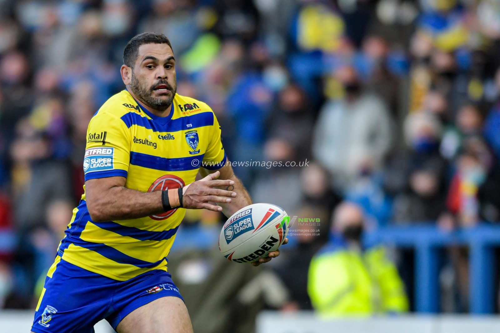 Greg Inglis (3) of Warrington Wolves runs forward with the ball