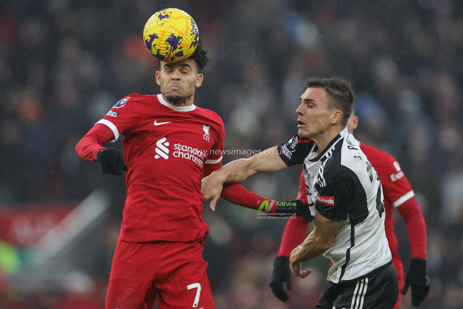Luis DÃ­az #7 of Liverpool heads the ball during the Premier League match Liverpool vs Fulham at Anfield, Liverpool, United Kingdom, 3rd December 2023

(Photo by Mark Cosgrove/News Images)