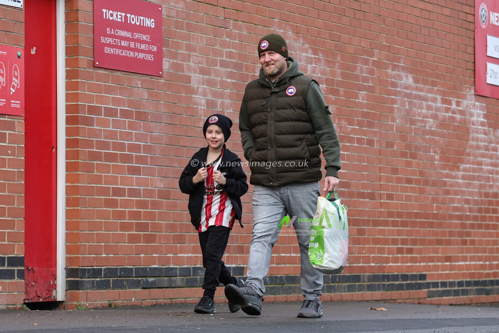 Fans arrive at Bramall Lane during the Premier League match Sheffield United vs West Ham United at Bramall Lane, Sheffield, United Kingdom, 21st January 2024

(Photo by Mark Cosgrove/News Images)