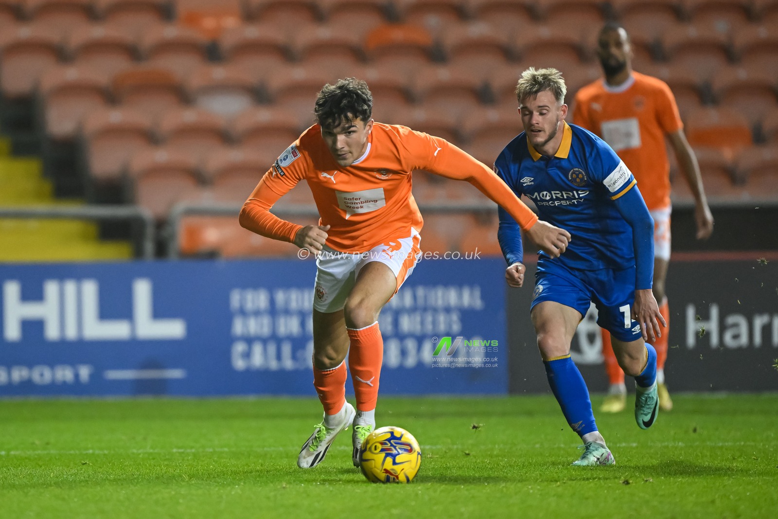 Kyle Joseph #9 of Blackpool makes a break with the ball during the Sky Bet League 1 match Blackpool vs Shrewsbury Town at Bloomfield Road, Blackpool, United Kingdom, 18th November 2023

(Photo by Craig Thomas/News Images)