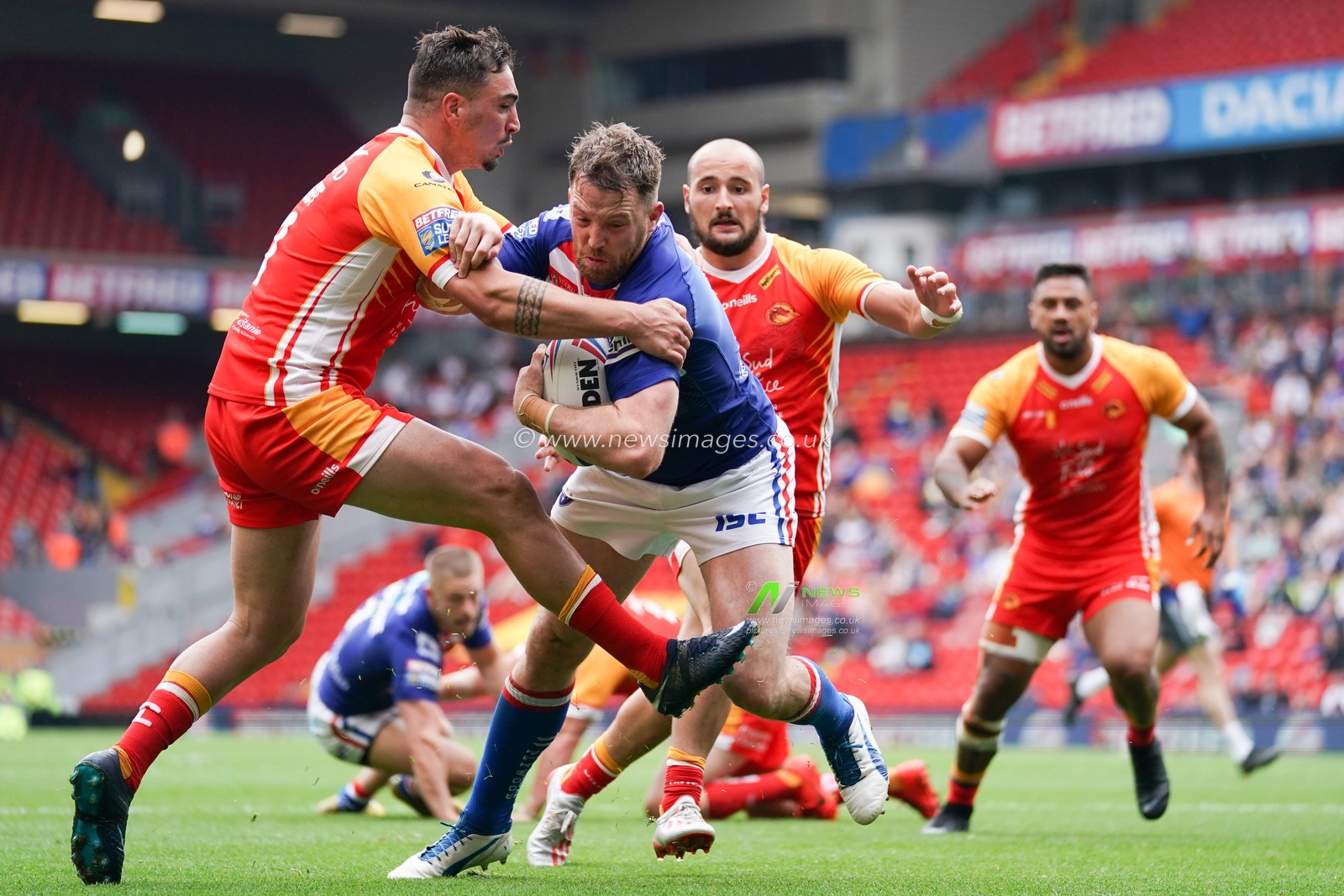 Wakefield Trinity's Danny Kirmond breaks through to score a his sides second try


25th May 2019 , Anfield Stadium, Liverpool, England; Dacia Magic Weekend, Betfred Super League Round 16, Wakefield Trinity vs Catalans Dragons ;

Credit: Terry Donnelly/News Images