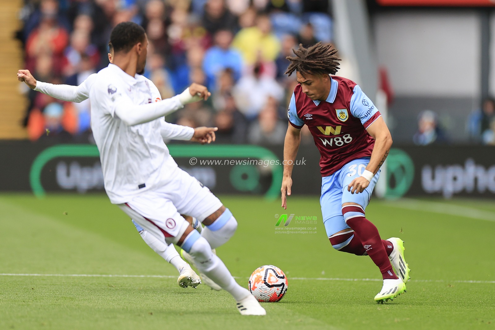 Luca Loleosho #30 of Burnley runs with the ball during the Premier League match Burnley vs Aston Villa at Turf Moor, Burnley, United Kingdom, 27th August 2023

(Photo by Conor Molloy/News Images)