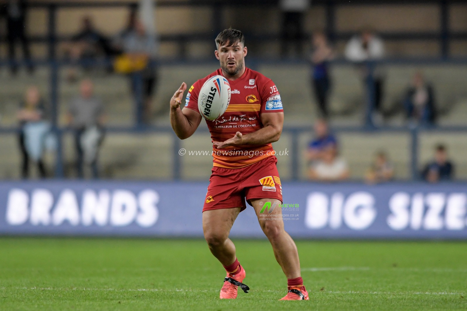 Jason Baitieri (24) of Catalans Dragons receives the ball
