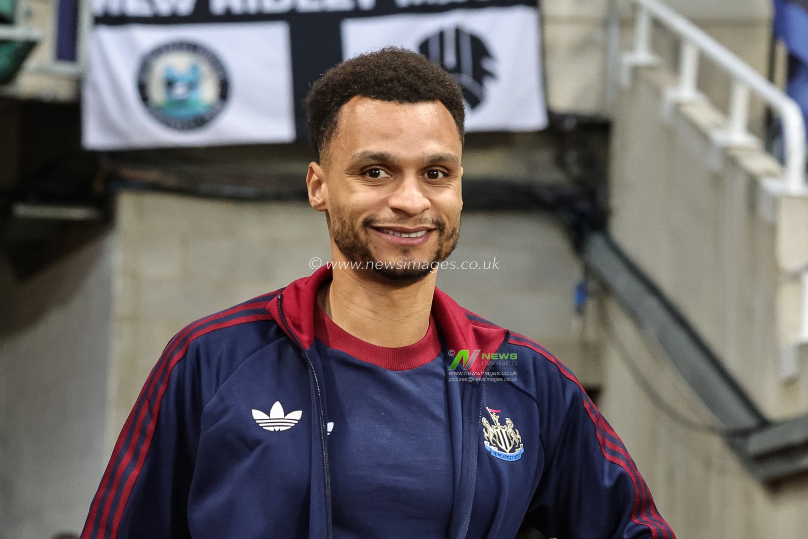 Jacob Murphy of Newcastle Untied arrives during the UEFA Champions League Last 16 match Newcastle Untied vs Barcelona at St. James's Park, Newcastle, United Kingdom on 10 March 2026

(Photo by Mark Cosgrove/News Images)