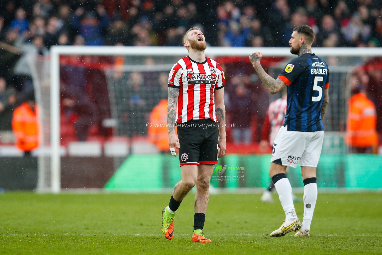 Oliver McBurnie #9 of Sheffield United reacts to losing the Sky Bet Championship match Sheffield United vs Luton Town at Bramall Lane, Sheffield, United Kingdom, 11th March 2023

(Photo by Ben Early/News Images)