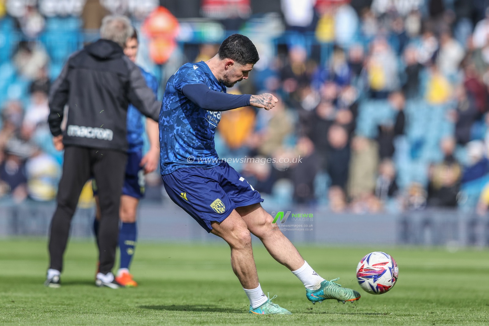 Alex Mowatt of West Bromwich Albion in the pregame warmup session during the Sky Bet Championship match Leeds United vs West Bromwich Albion at Elland Road, Leeds, United Kingdom, 1st March 2025

(Photo by Alfie Cosgrove/News Images)