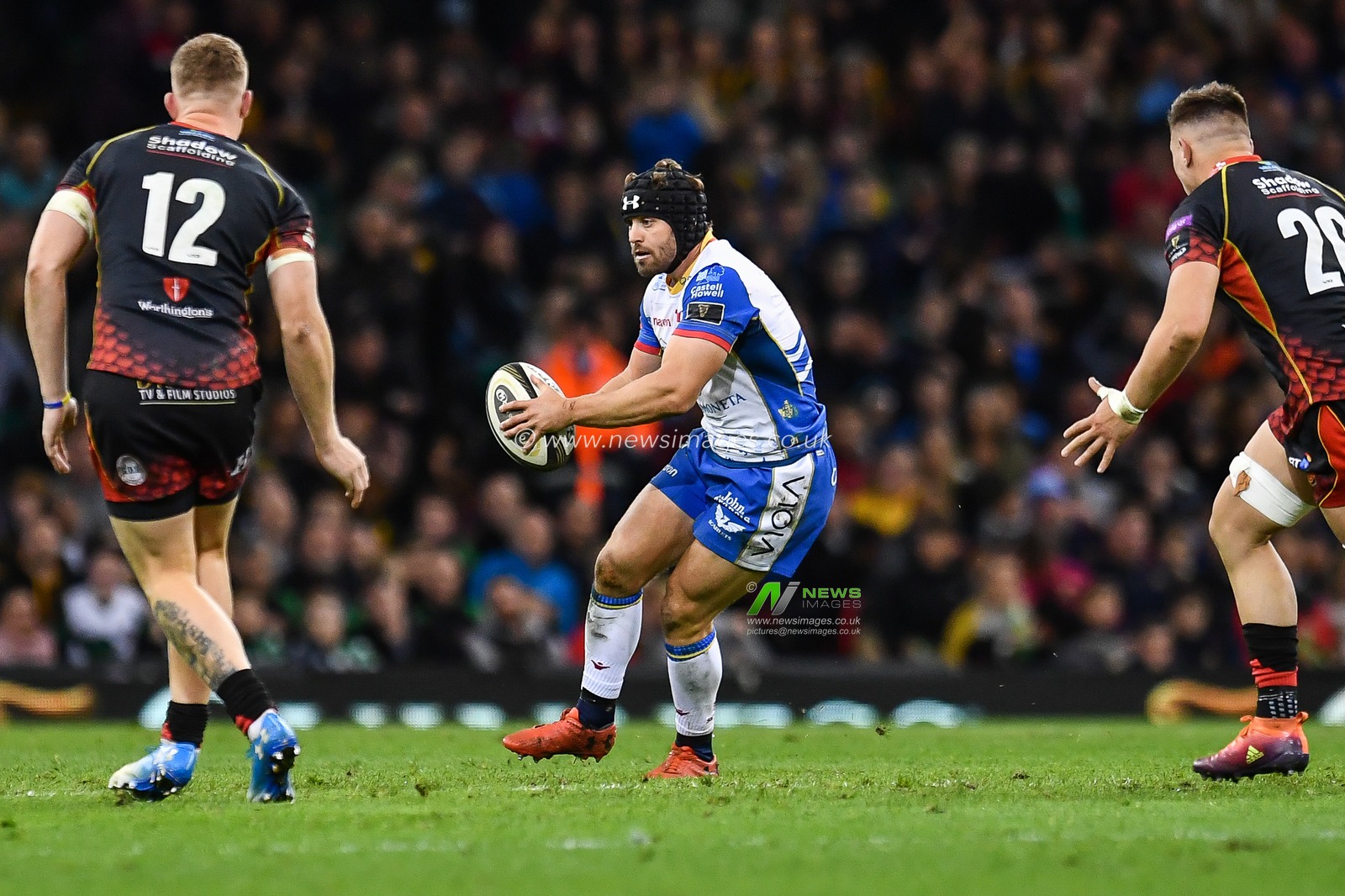27th April 2019 , Principality Stadium , Cardiff, Wales ; Guinness pro 14â€™s, Round 21, Dragons vs Scarlets ; Leigh Halfpenny of Scarlets in action

Credit:  Craig Thomas/News Images