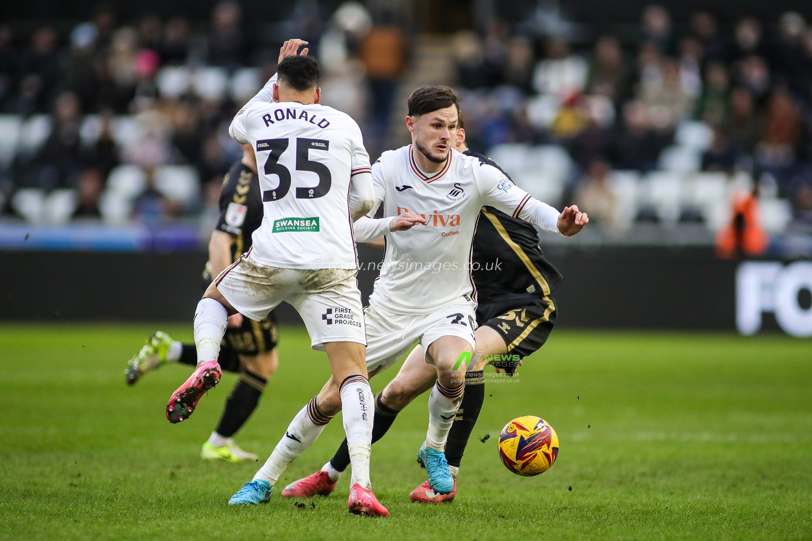 Liam Cullen of Swansea City during the Sky Bet Championship match Swansea City vs Coventry City at Swansea.com Stadium, Swansea, United Kingdom, 1st February 2025

(Photo by Andrew Lewis/News Images)