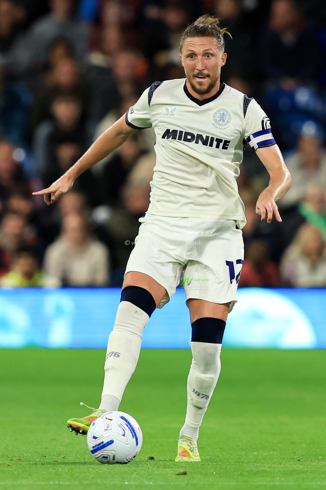 Luke Ayling of Middlesbrough controls ball during the Sky Bet Championship match Burnley vs Middlesbrough at Turf Moor, Burnley, United Kingdom on 02 September 2026

(Photo by Jorge Horsted/News Images)