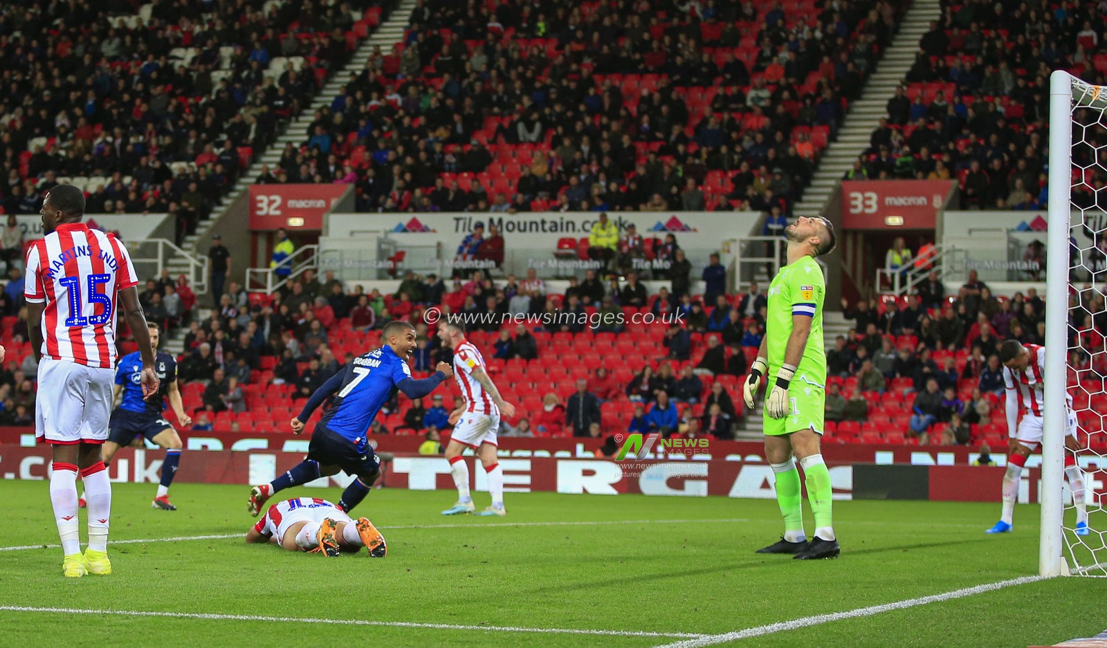 27th September 2019, Bet365 Stadium, Stoke-on-Trent, England; Sky Bet Championship, Stoke City v Nottingham Forest : Lewis Grabban (7) of Nottingham Forest scores in the 61st minute, 1-3 to Forest


Credit: Conor Molloy/News Images