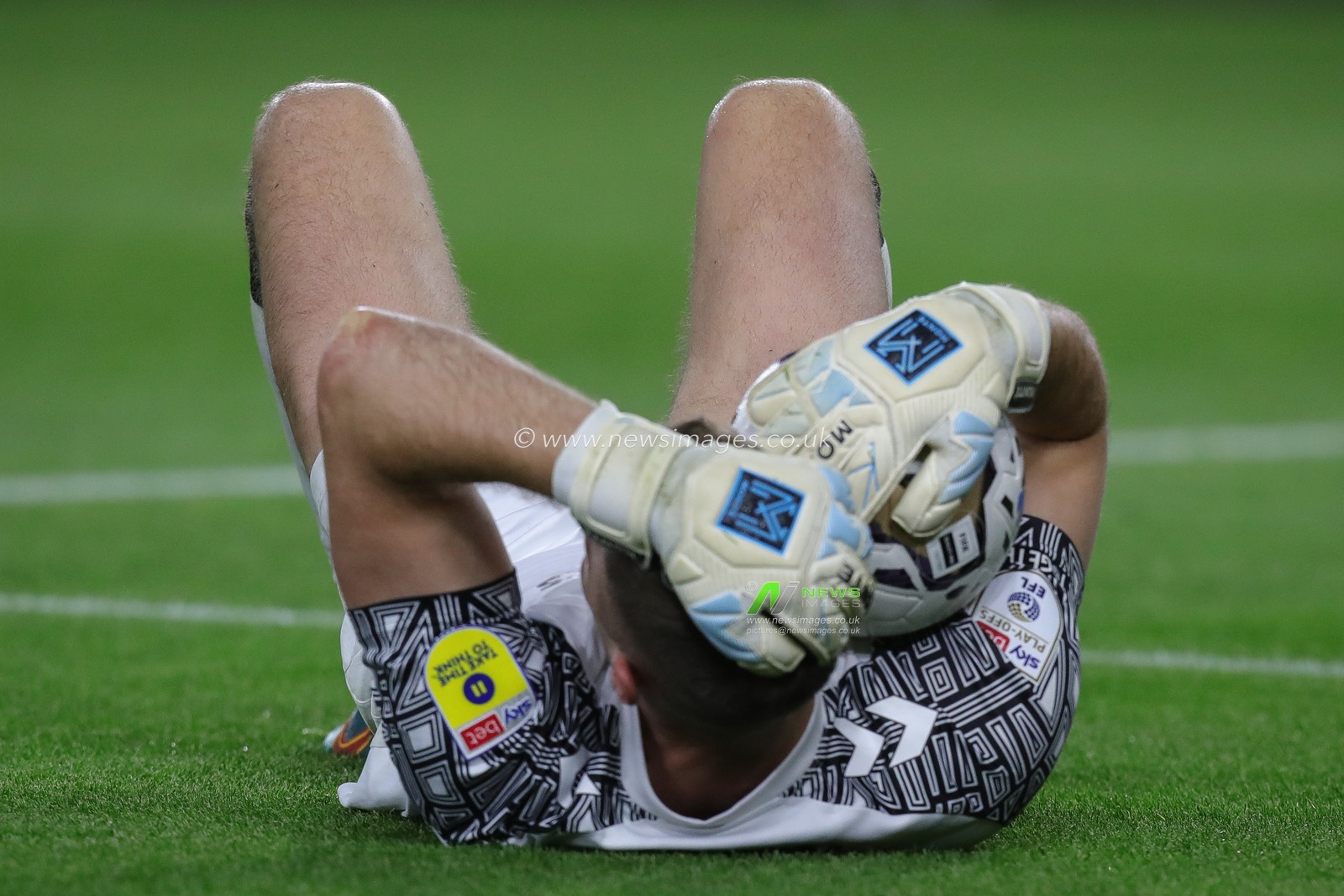 Ben Wilson #13 of Coventry City goes down holding his head in the second half of the Sky Bet Championship Play-Off match Middlesbrough vs Coventry City at Riverside Stadium, Middlesbrough, United Kingdom, 17th May 2023

(Photo by James Heaton/News Images)