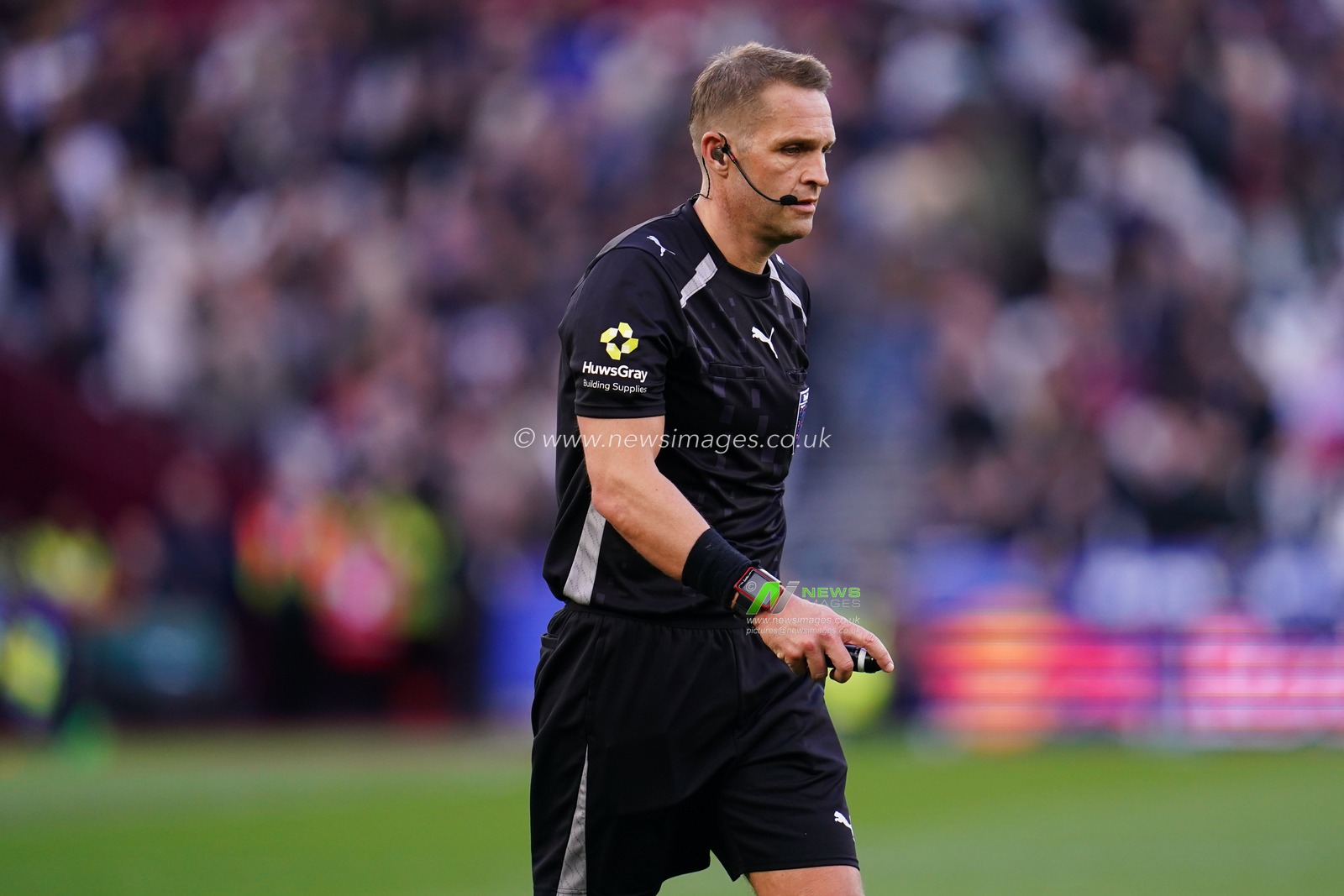 Referee Craig Pawson during the Emirates FA Cup Quarter-Final match West Ham United vs Leeds United at London Stadium, London, United Kingdom on 04 April 2026

(Photo by Harvey Murphy/News Images)