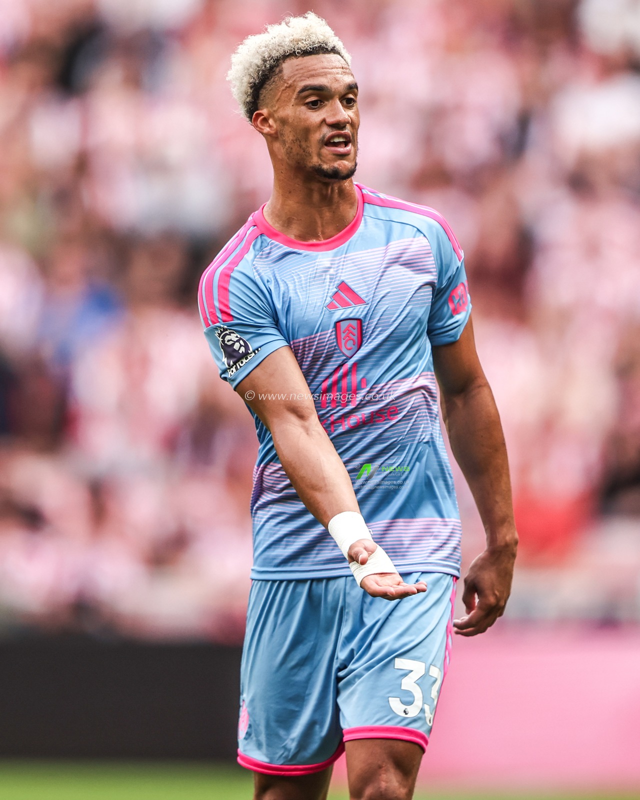 Antonee Robinson of Fulham during the Premier League match Sunderland vs Fulham at Stadium Of Light, Sunderland, United Kingdom on 30 August 2026

(Photo by Alfie Cosgrove/News Images)