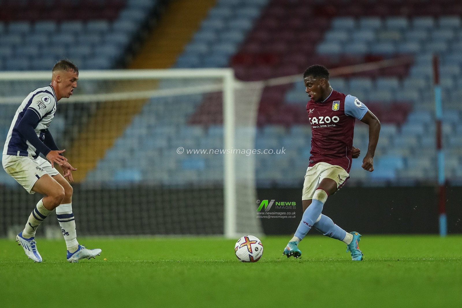 Declan Frith #67 of Aston Villa passes the ball during the Premier League 2 U23 match Aston Villa vs West Bromwich Albion at Villa Park, Birmingham, United Kingdom, 30th September 2022

(Photo by Gareth Evans/News Images)