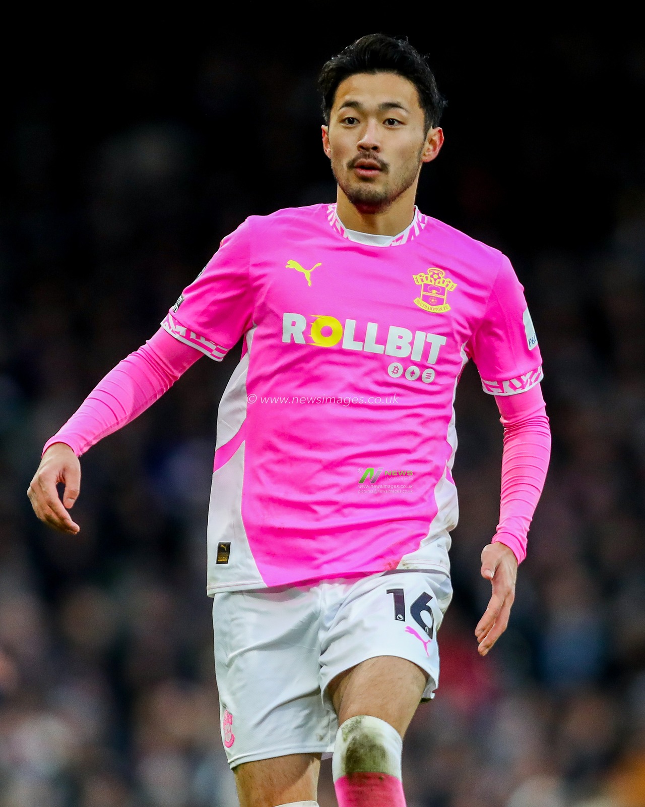 Yukinari Sugawara of Southampton in action during the Premier League match Fulham vs Southampton at Craven Cottage, London, United Kingdom, 22nd December 2024

(Photo by Izzy Poles/News Images)