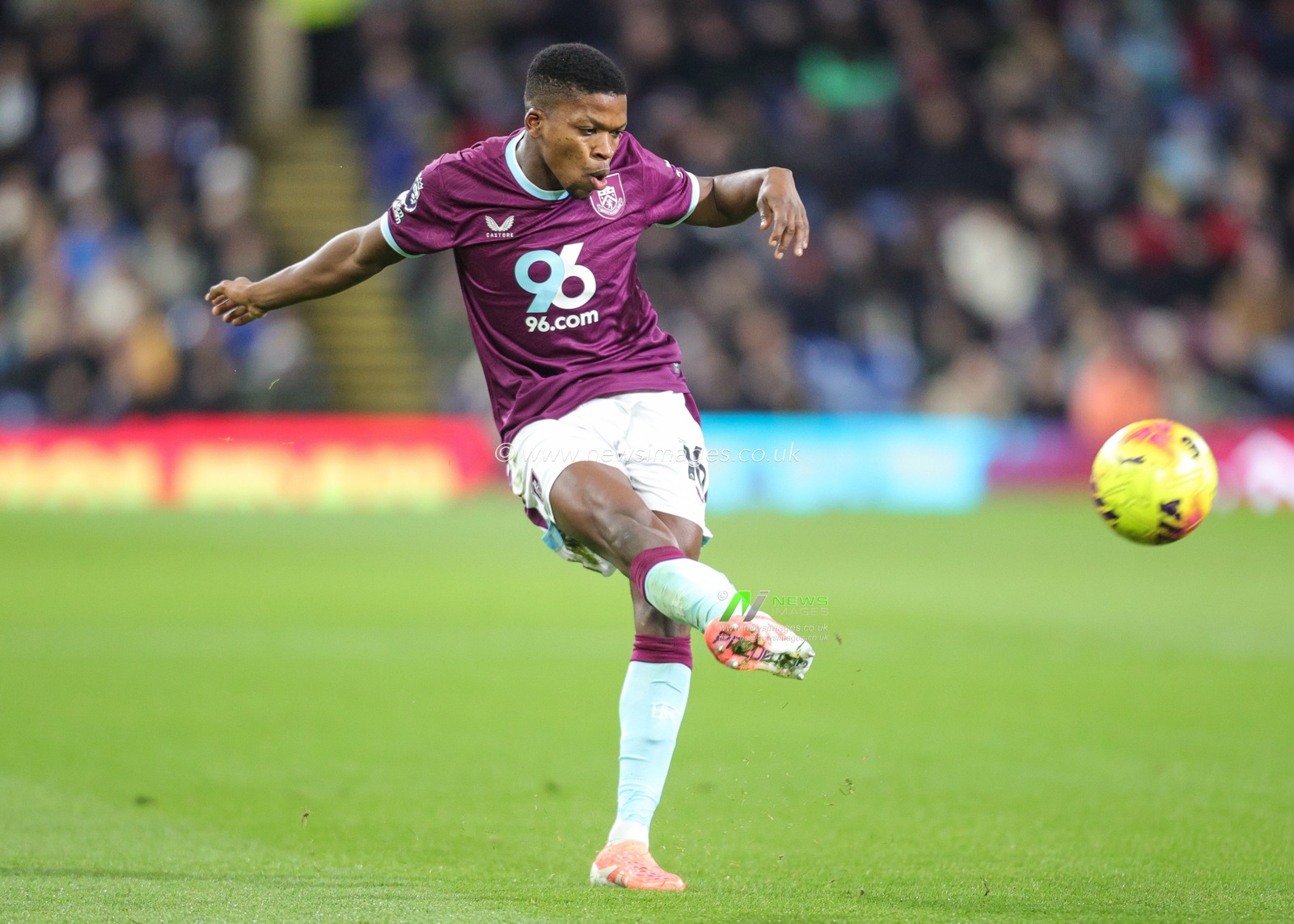 Florentino Luis of Burnley crosses the ball during the Premier League match Burnley vs Crystal Palace at Turf Moor, Burnley, United Kingdom, 3rd December 2025

(Photo by Richard Bierton/News Images)

*** GER AUT SUI OUT ***