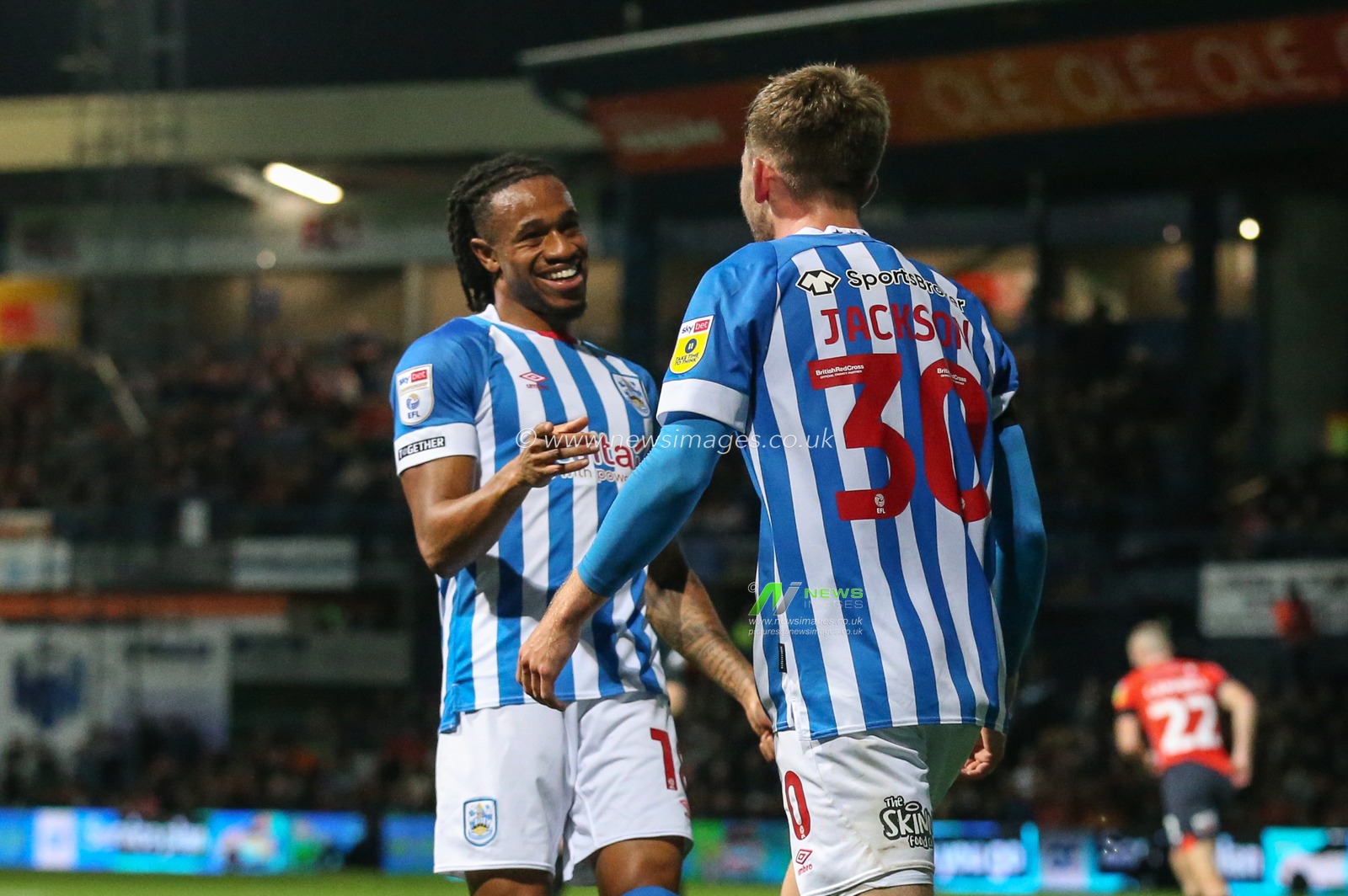 Ben Jackson #30 of Huddersfield Town celebrates his goal to make it 3-3 during the Sky Bet Championship match Luton Town vs Huddersfield Town at Kenilworth Road, Luton, United Kingdom, 4th October 2022

(Photo by Arron Gent/News Images)