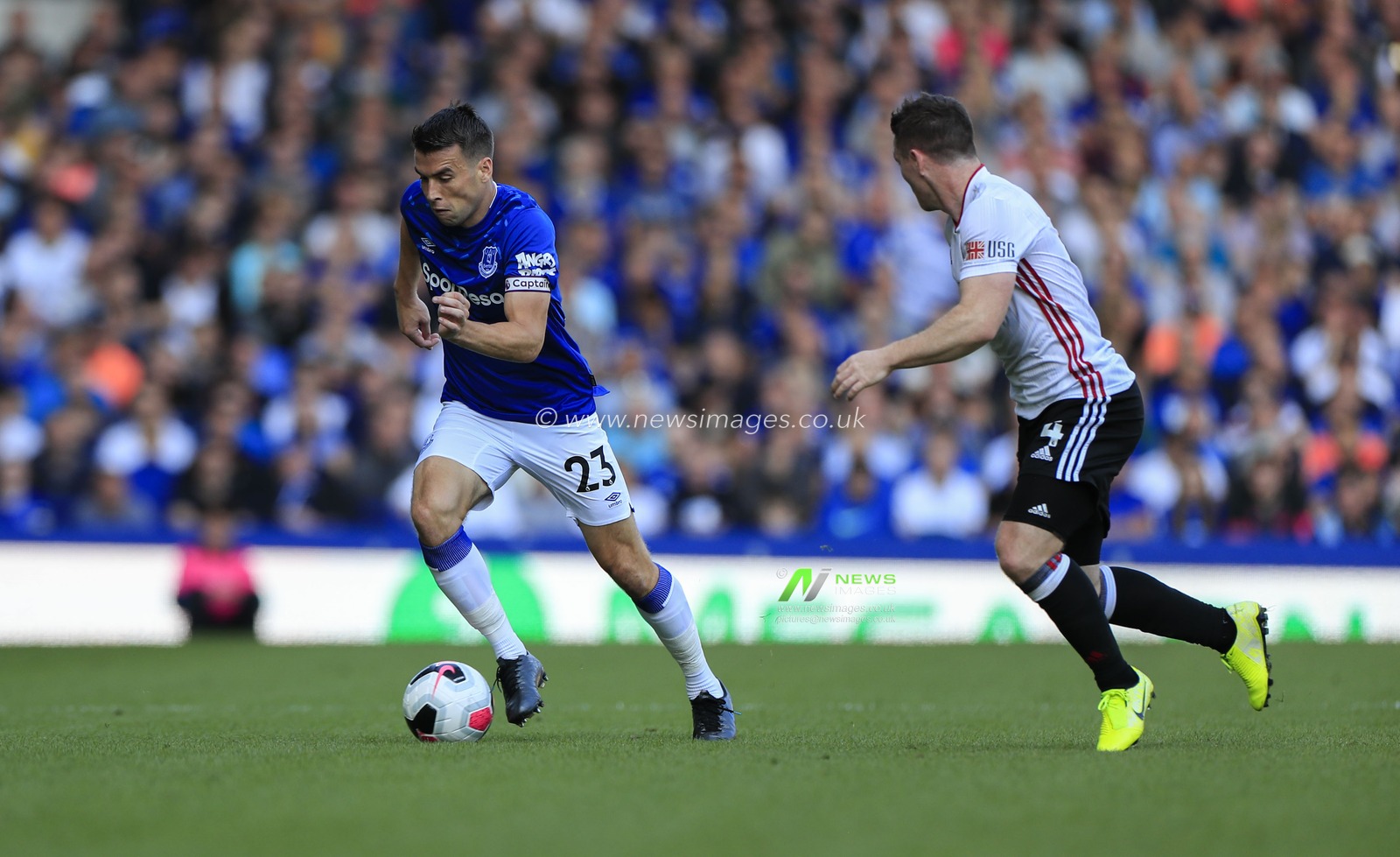 21st September 2019, Goodison Park, Liverpool, England ; Premier League Football, Everton vs Sheffield United : Seamus Coleman (23) of Everton runs with the ball

Credit: Conor Molloy/News Images

English Football League images are subject to DataCo Licence