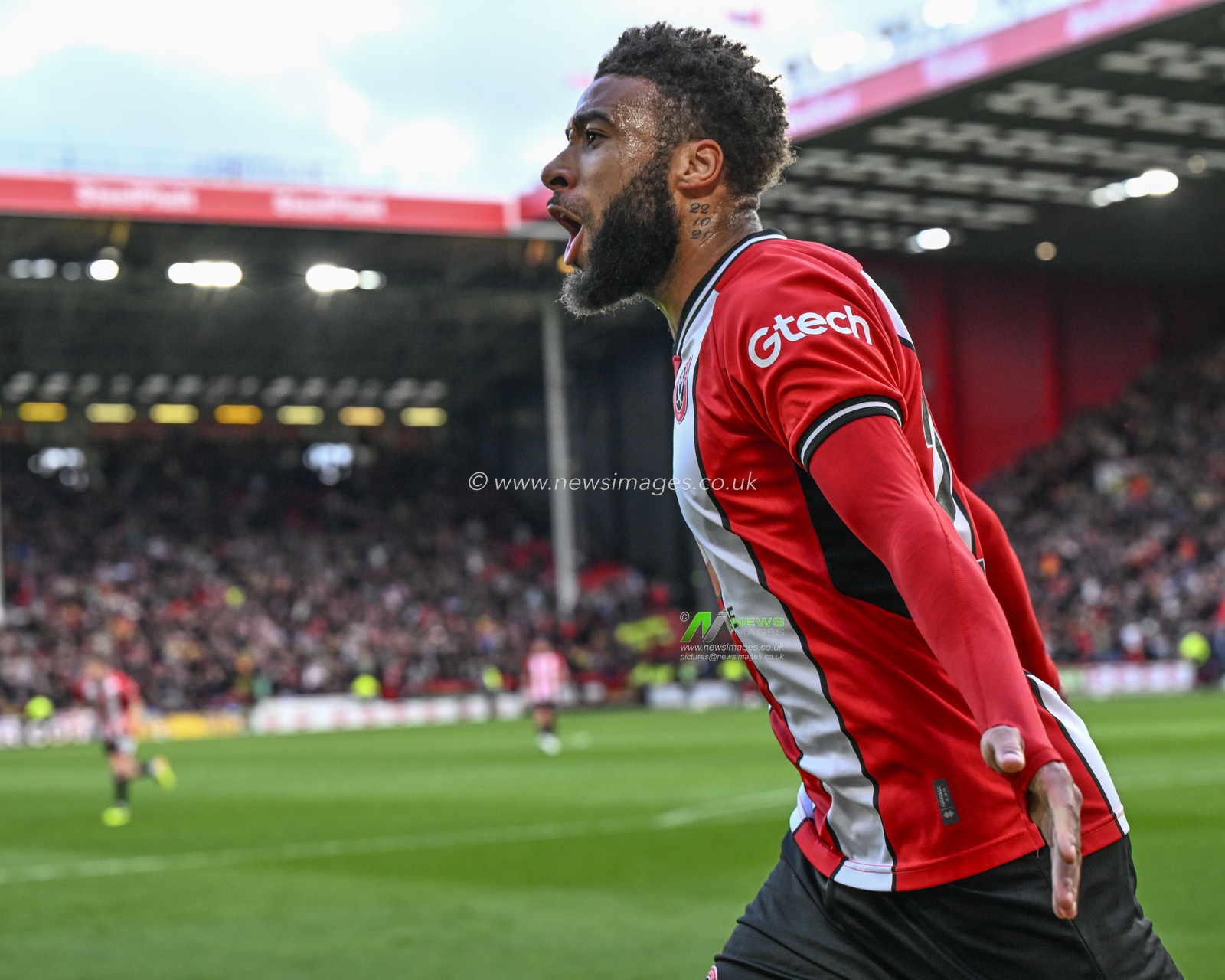 Jayden Bogle of Sheffield United celebrates his goal to make it 1-1 during the Premier League match Sheffield United vs Chelsea at Bramall Lane, Sheffield, United Kingdom, 7th April 2024

(Photo by Craig Thomas/News Images)