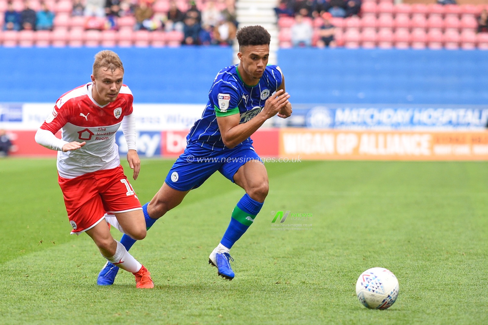 31st August  2019, DW Stadium, Wigan, England; Sky Bet Championship Football, Wigan Athletic vs Barnsley ; Antonee Robinson (3) of Wigan Athletic and Luke Thomas (16) of Barnsley chase down the ball


Credit:Richard Long/News Images

English Football League images are subject to DataCo Licence