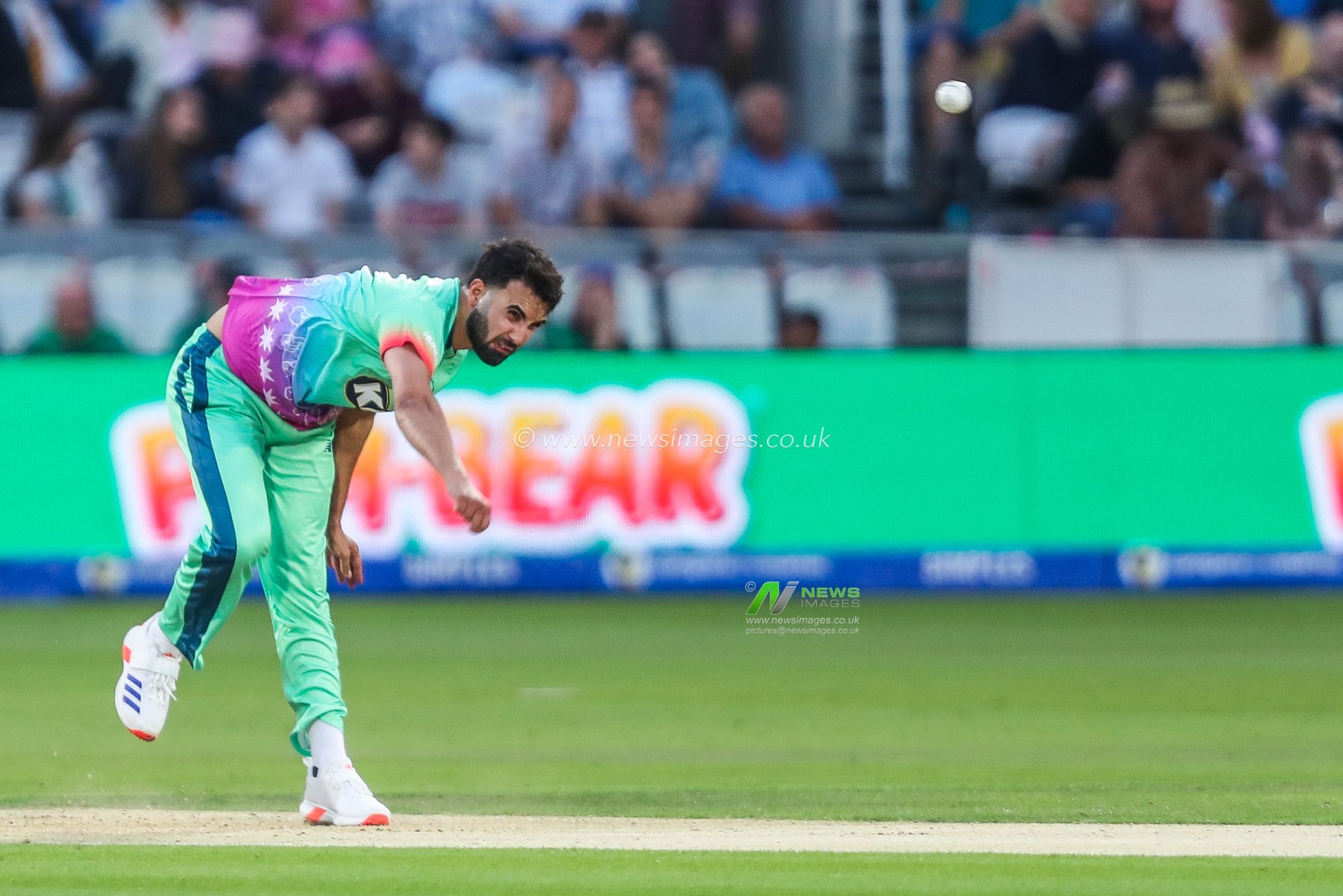 Saqib Mahmood of Oval Invincibles bowls during the The Hundred match Oval Invincibles vs Southern Brave at The Kia Oval, London, United Kingdom, 8th August 2024

(Photo by Izzy Poles/News Images)