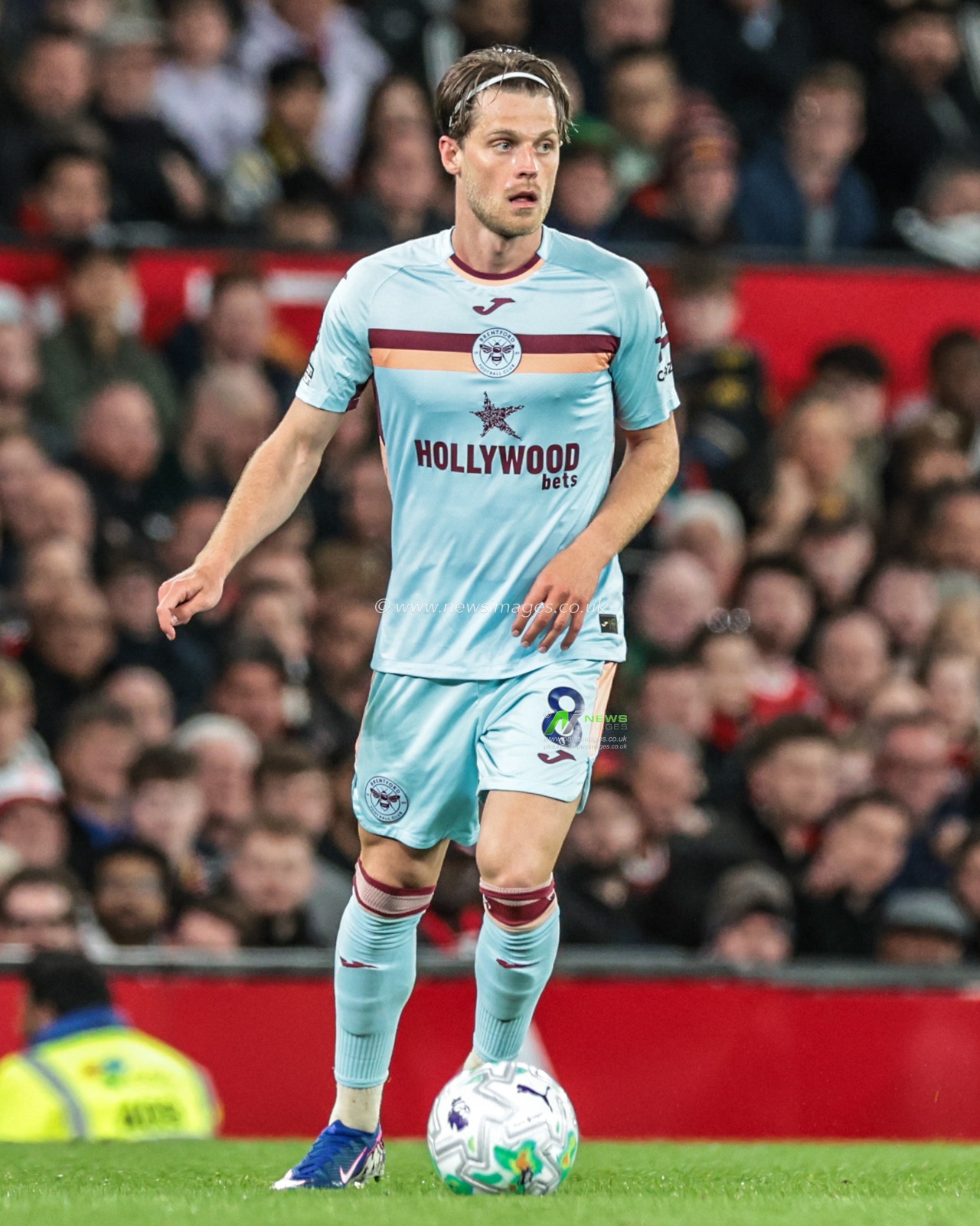 Mathias Jensen of Brentford during the Premier League match Manchester United vs Brentford at Old Trafford, Manchester, United Kingdom on 27 April 2026

(Photo by Mark Cosgrove/News Images)