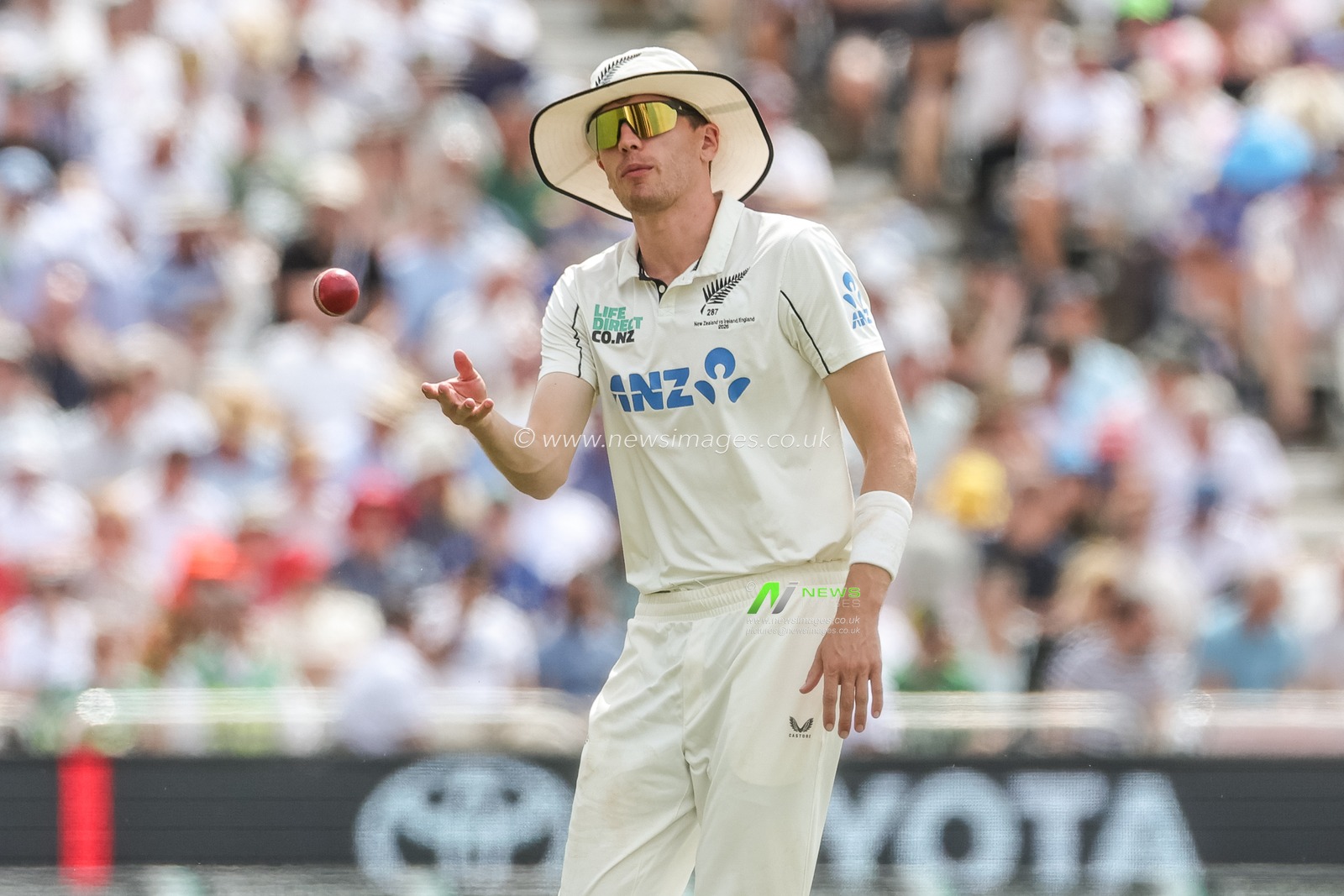 Ben Sears of New Zealand returns the ball during the 3rd Rothesay Test Match Day 3 match England vs New Zealand at Trent Bridge, Nottingham, United Kingdom on 27 June 2026

(Photo by Mark Cosgrove/News Images)