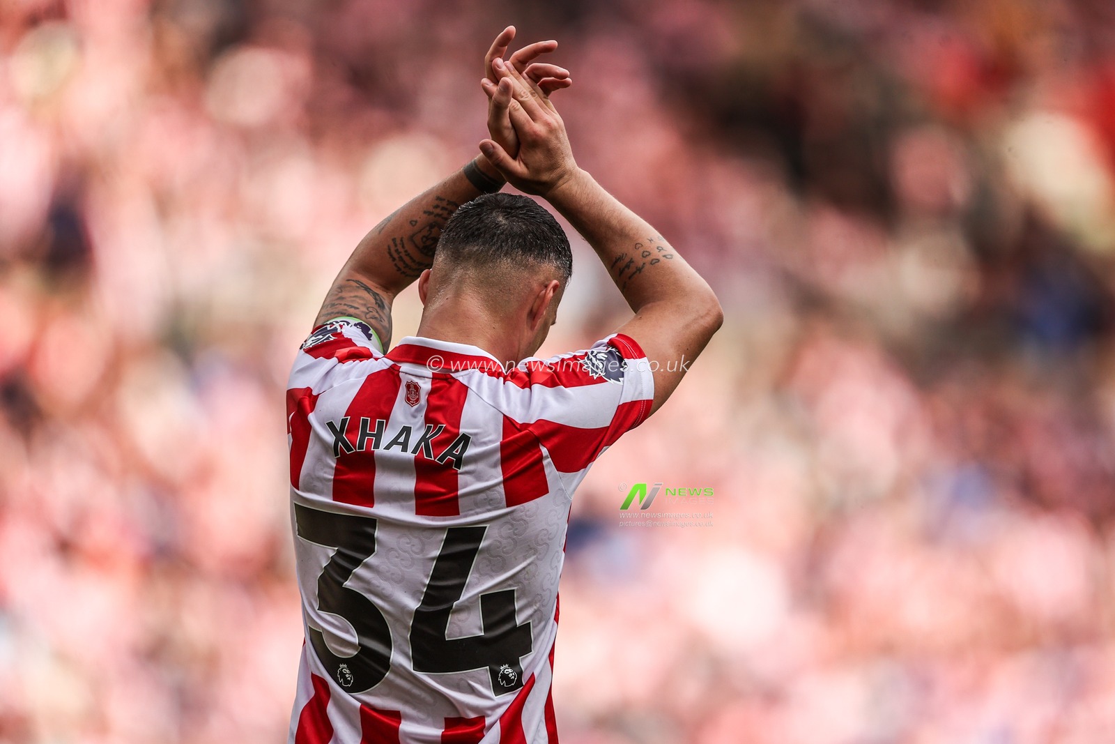 Granit Xhaka of Sunderland applauds his team during the Premier League match Sunderland vs Fulham at Stadium Of Light, Sunderland, United Kingdom on 30 August 2026

(Photo by Alfie Cosgrove/News Images)
