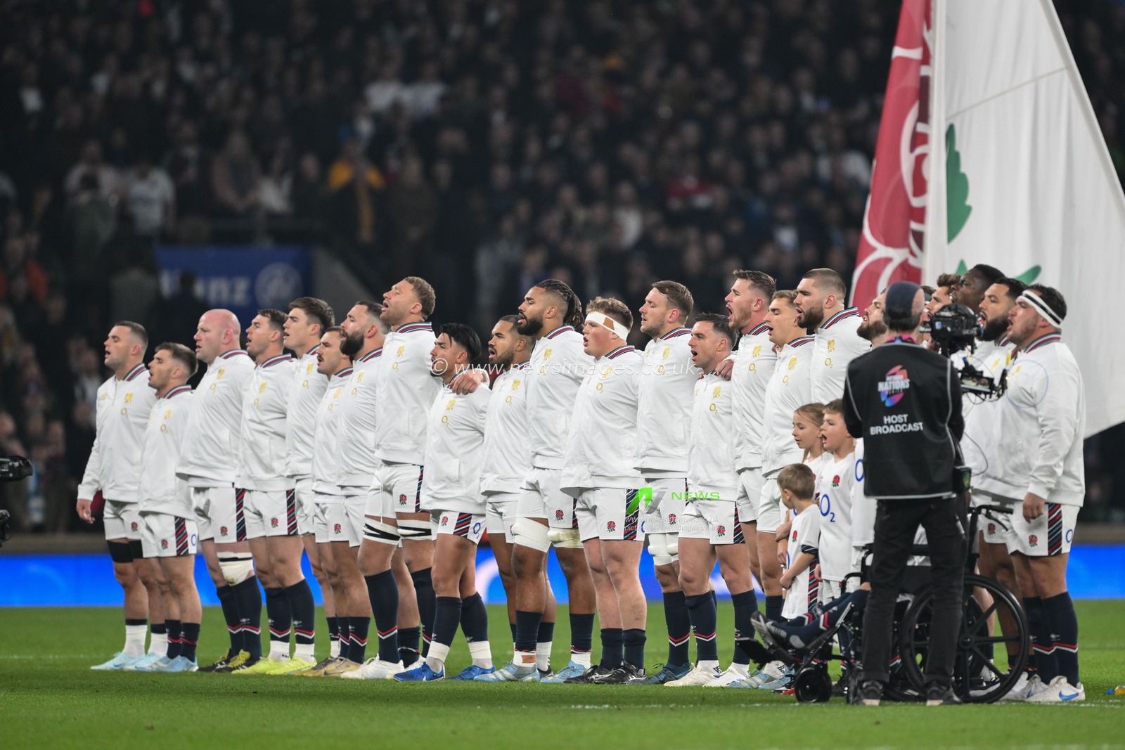 England sing the national anthem during the Autumn Nations Series match England vs South Africa at Allianz Stadium,, Twickenham, United Kingdom, 16th November 2024

(Photo by Craig Thomas/News Images)