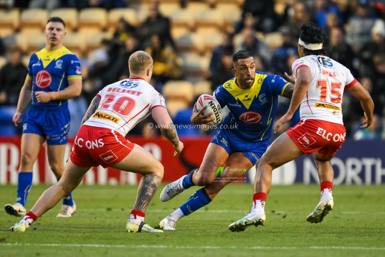 Paul Vaughan of Warrington Wolves makes a break during the Betfred Super League play-off Eliminator 2 Warrington Wolves v St Helens at Halliwell Jones Stadium, Warrington, United Kingdom, 28th September 2024

(Photo by Craig Thomas/News Images)