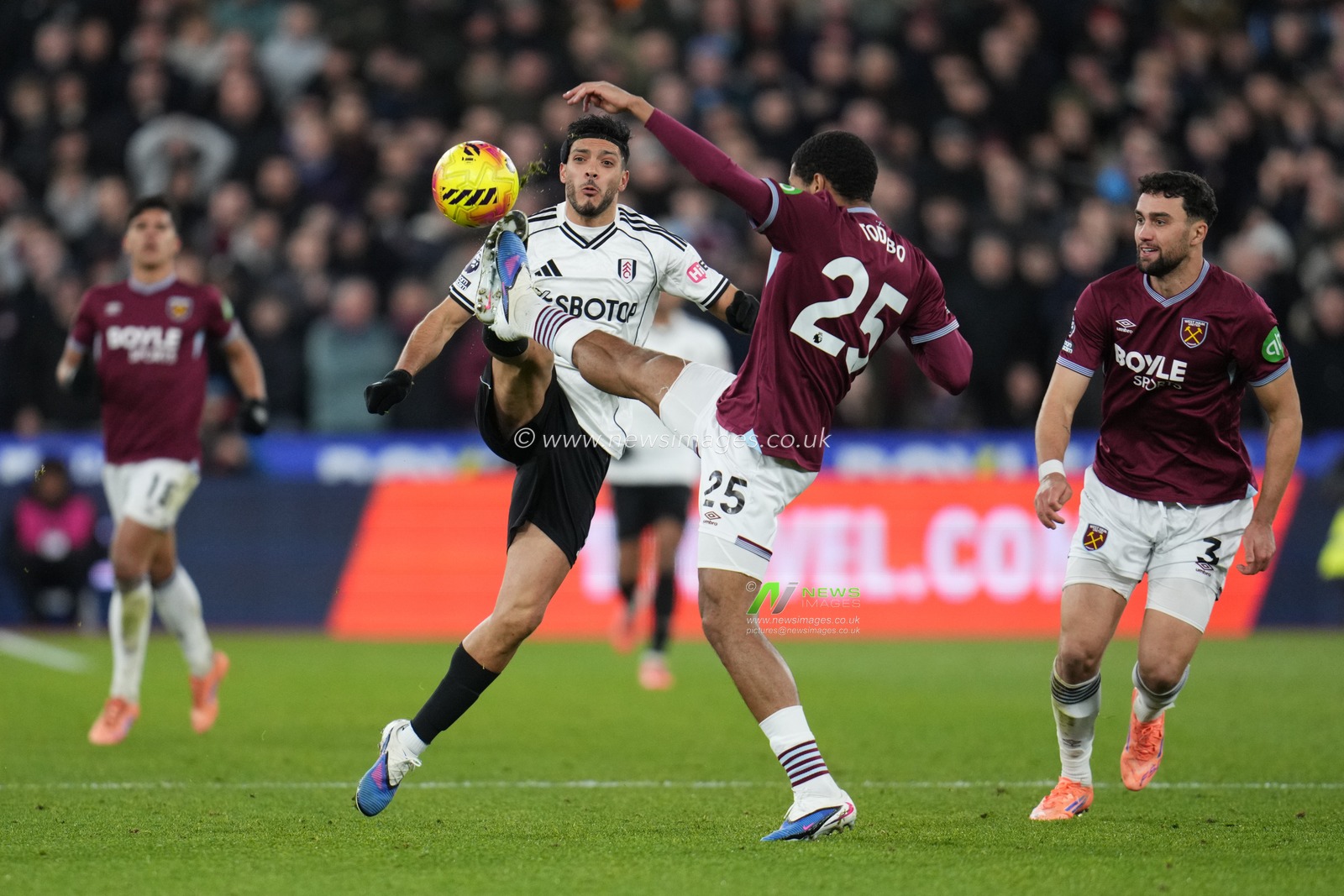 during the Premier League match West Ham United vs Fulham at London Stadium, London, United Kingdom, 27th December 2025

(Photo by Harvey Murphy/News Images)

*** GER AUT SUI OUT ***