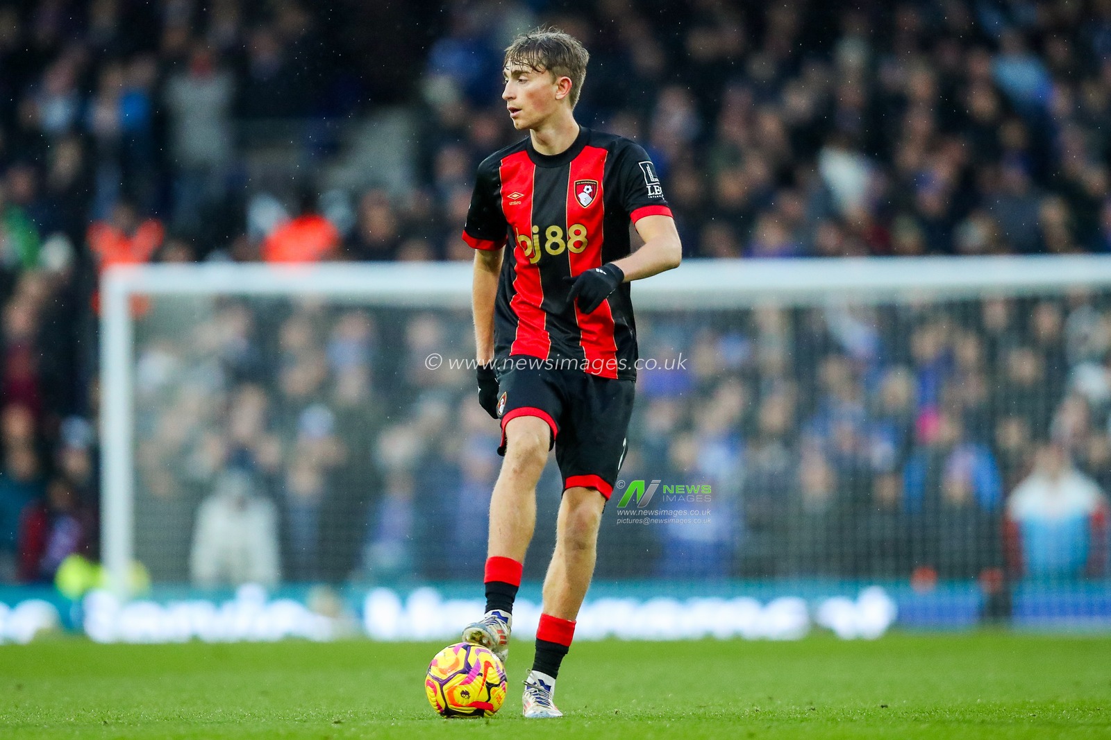 Dean Huijsen of AFC Bournemouth controls the ball during the Premier League match Ipswich Town vs Bournemouth at Portman Road, Ipswich, United Kingdom, 8th December 2024

(Photo by Izzy Poles/News Images)
