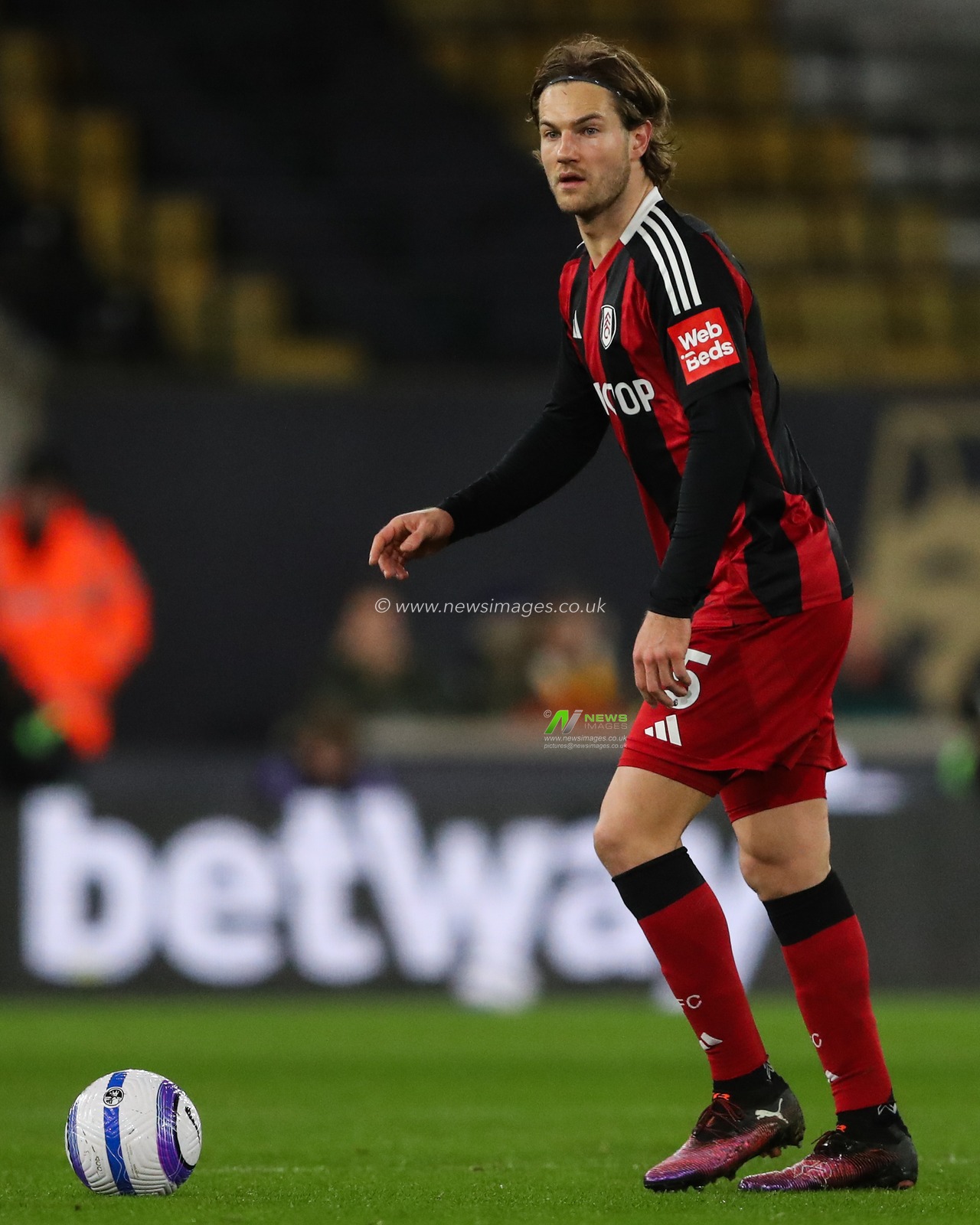 Joachim Andersen of Fulham during the Premier League match Wolverhampton Wanderers vs Fulham at Molineux, Wolverhampton, United Kingdom, 25th February 2025

(Photo by Gareth Evans/News Images)
