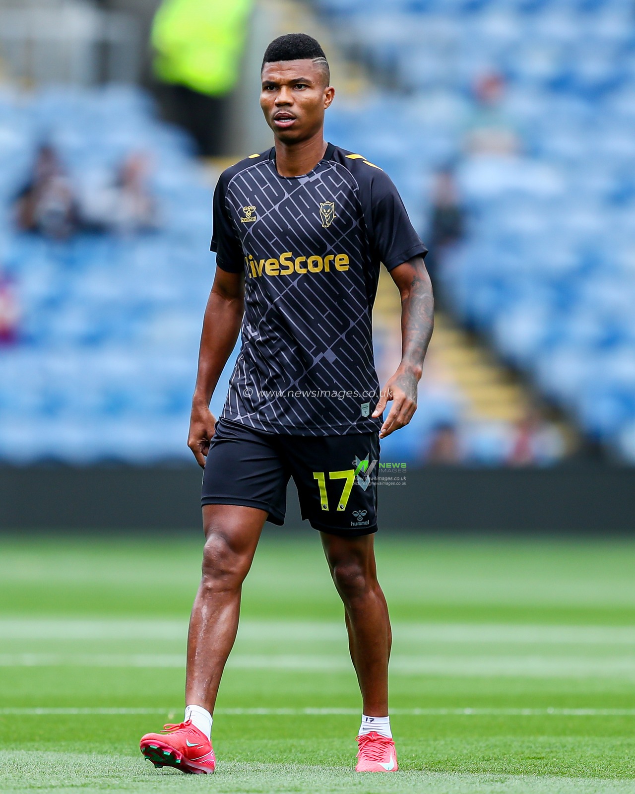 Reinildo Mandava of Sunderland warms up ahead of the Premier League match Burnley vs Sunderland at Turf Moor, Burnley, United Kingdom, 23rd August 2025

(Photo by Jorge Horsted/News Images)