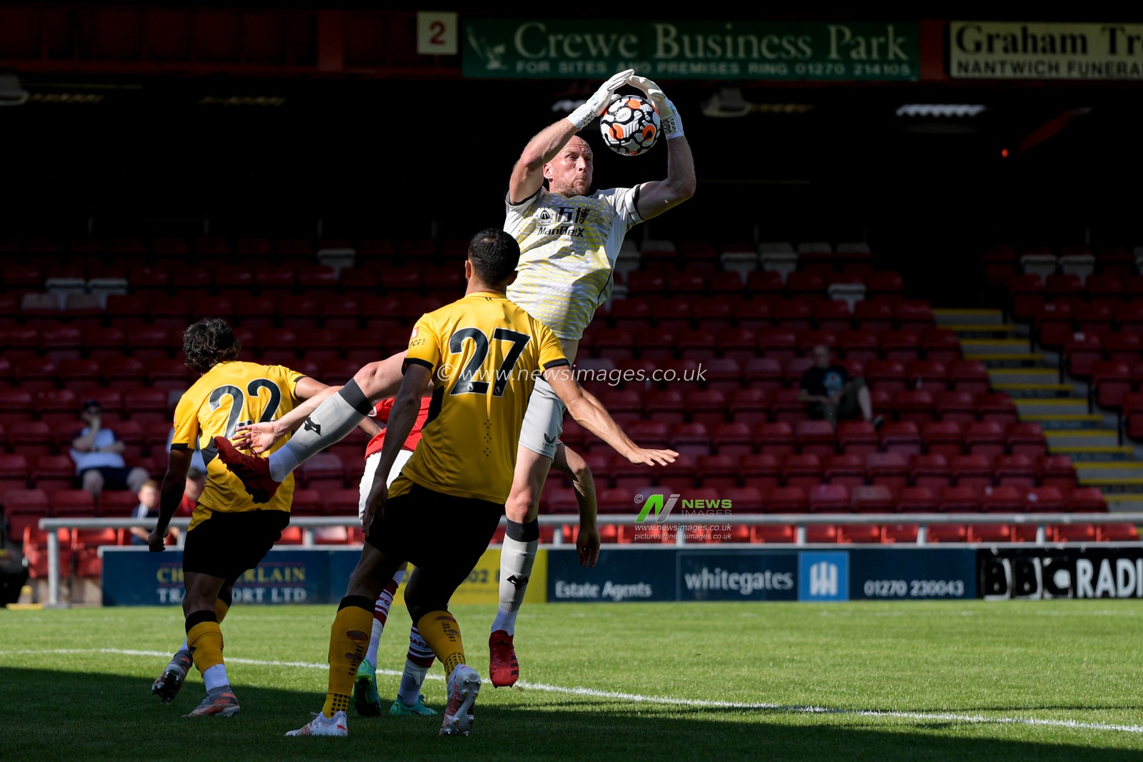 John Ruddy #21 of Wolverhampton Wanderers makes a save